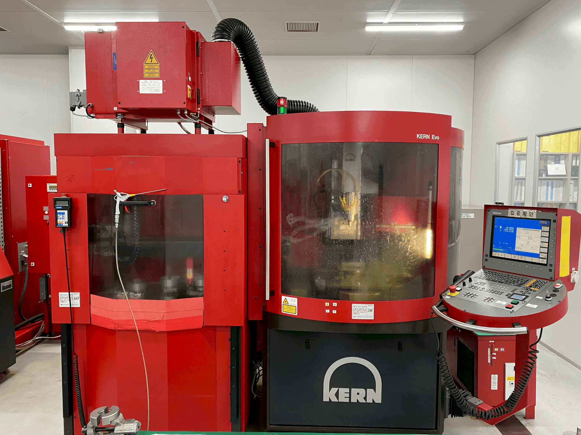 Vista Frontal da KERN EVO (2010) máquina