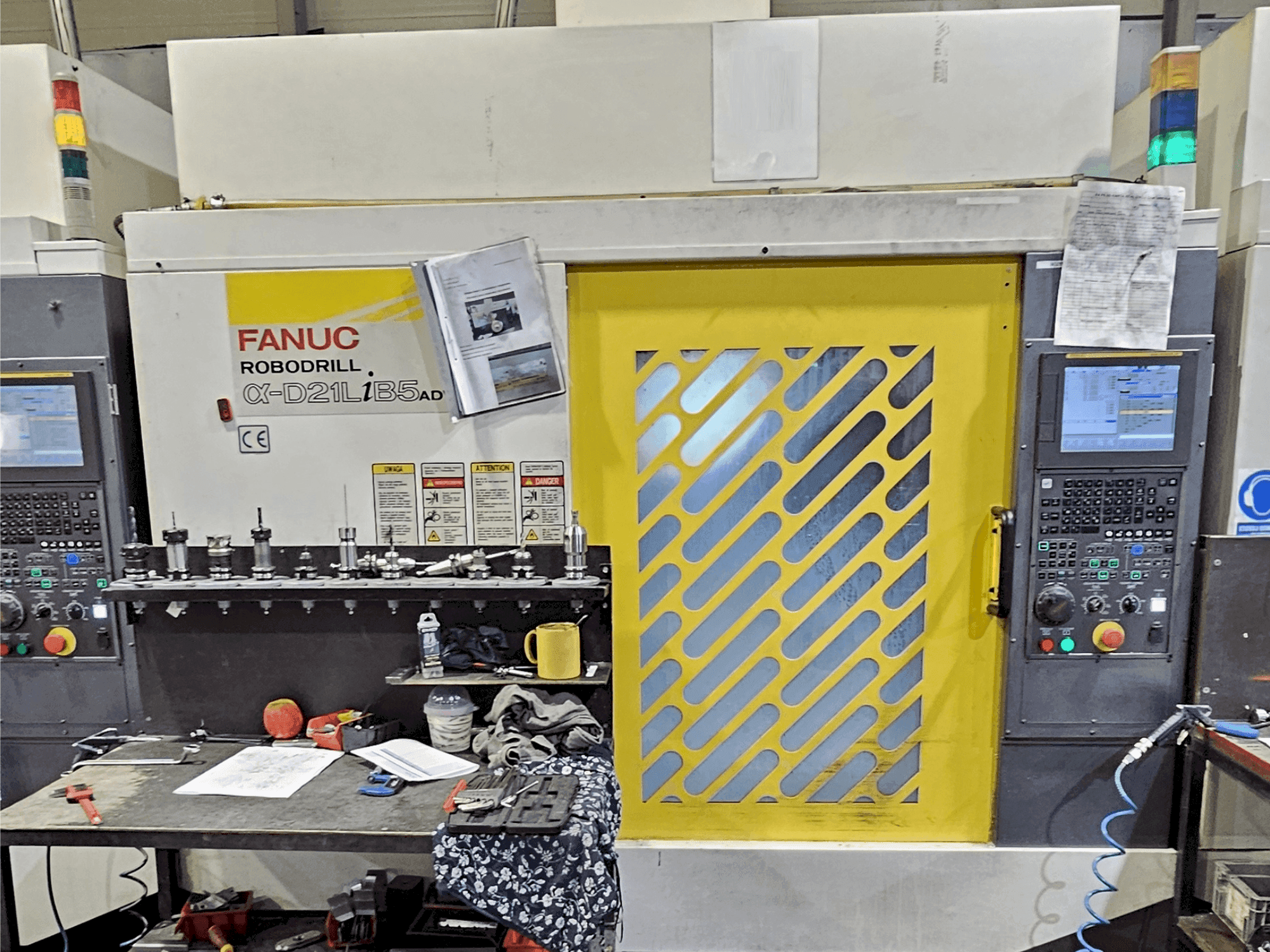 Vista Frontal da FANUC Robodrill α-D21L iB 5 ADV máquina