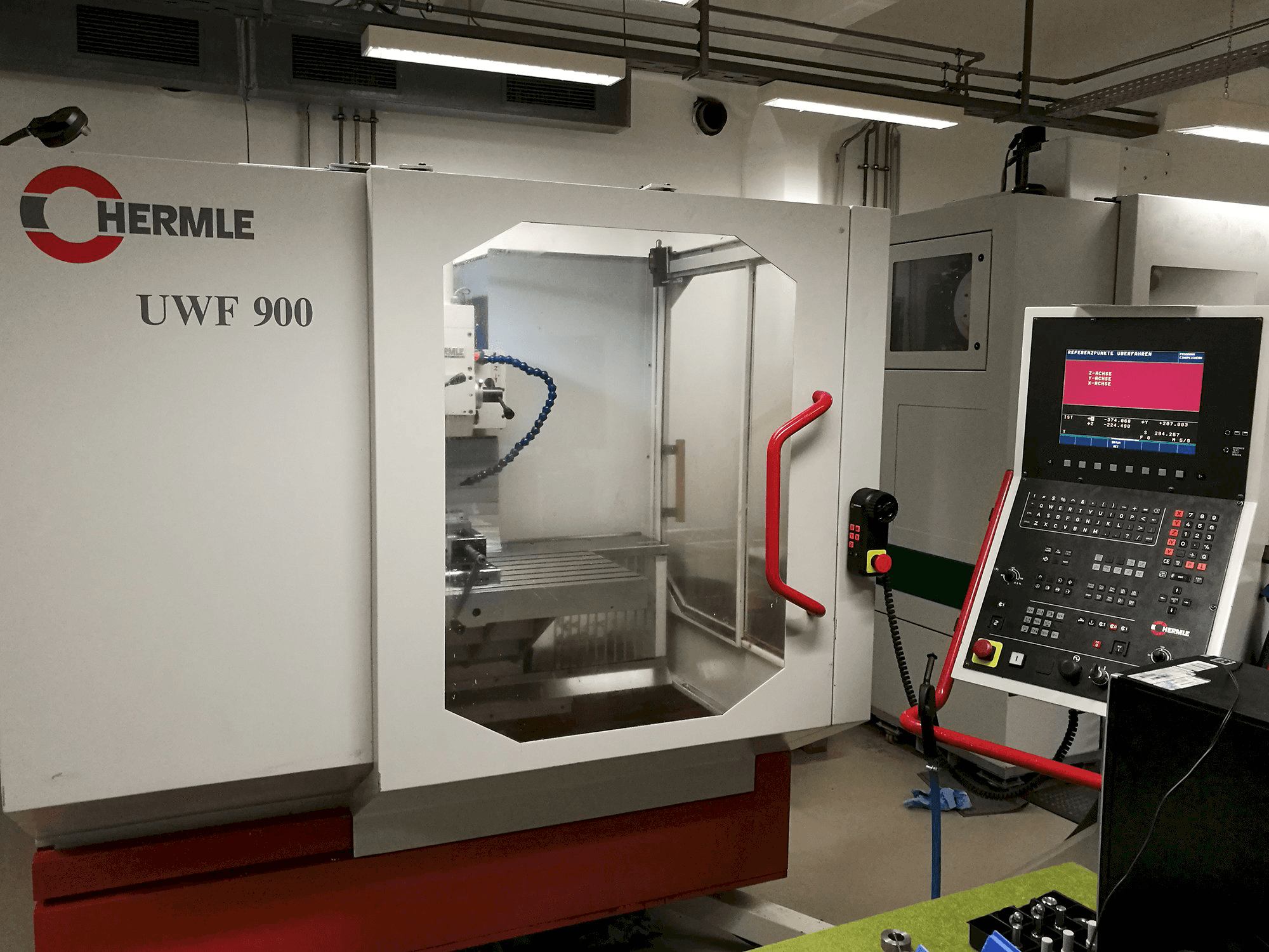 Vista Esquerda da HERMLE UWF 900 máquina