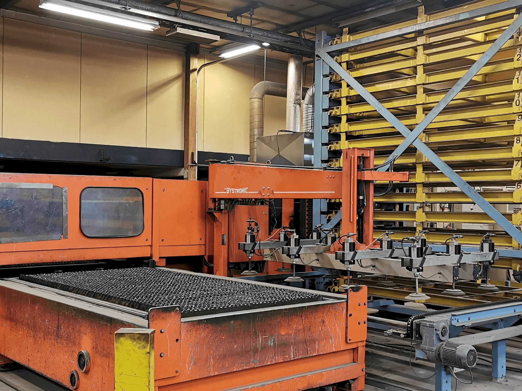 Vista Frontal da Bystronic BTL 3500 máquina