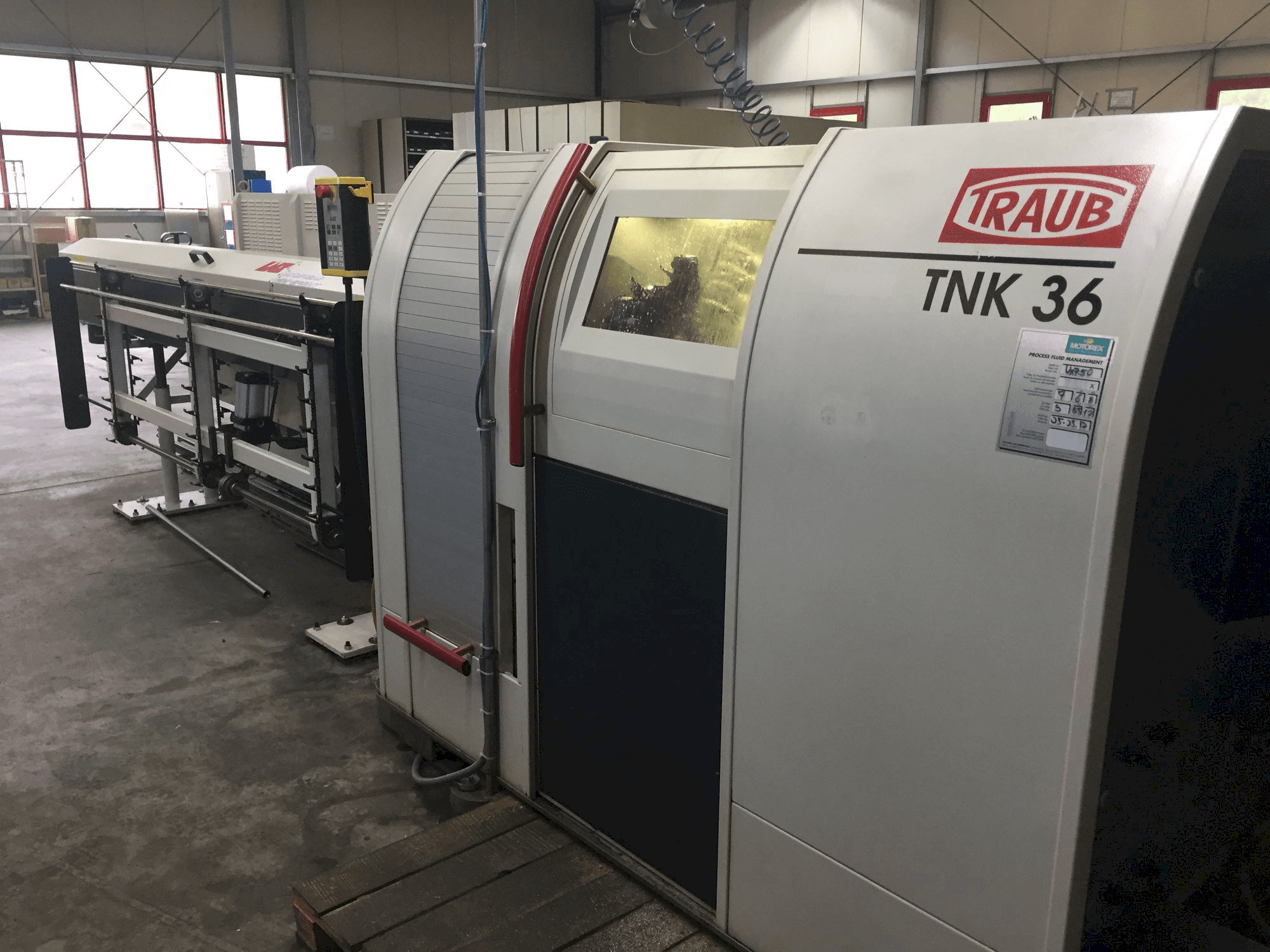 Vista Frontal da TRAUB TNK 36 máquina