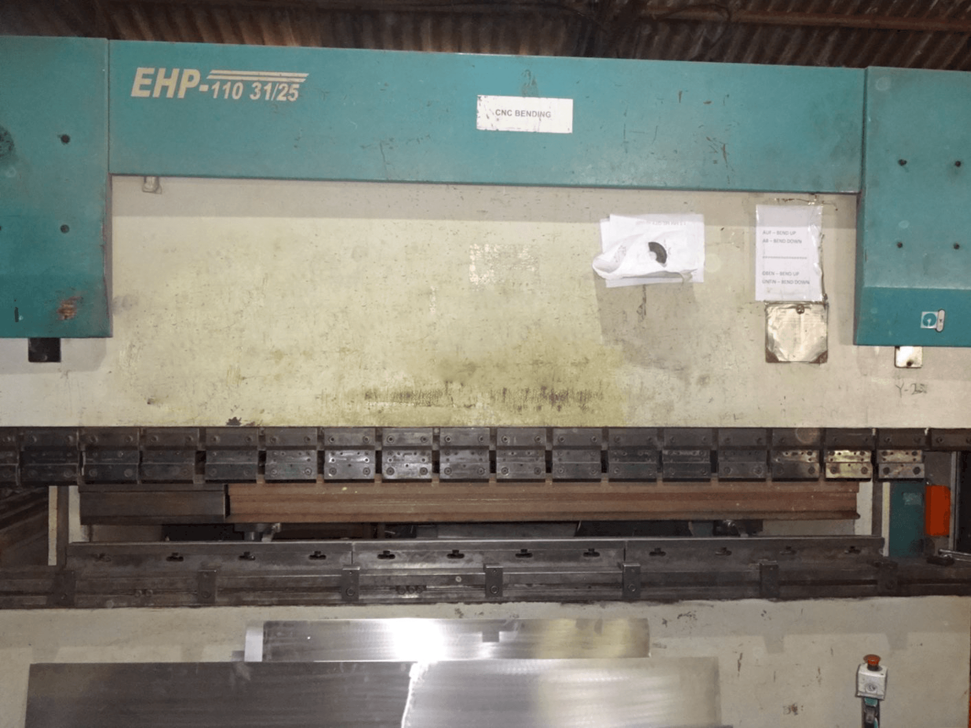 Vista Frontal da Hindustan Hydraulics EHP 110 máquina
