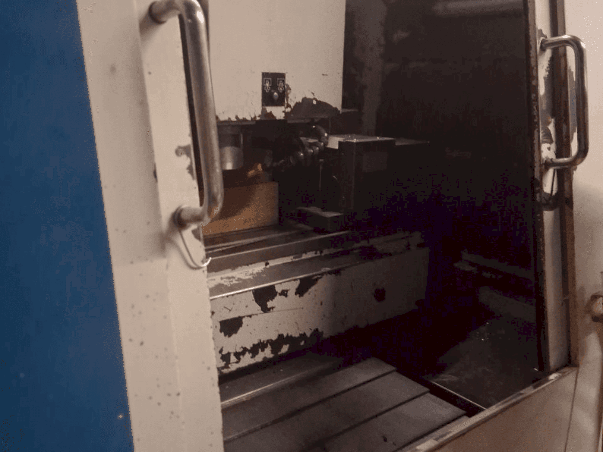 Vista Frontal da Hurco BMC 30HT/M máquina