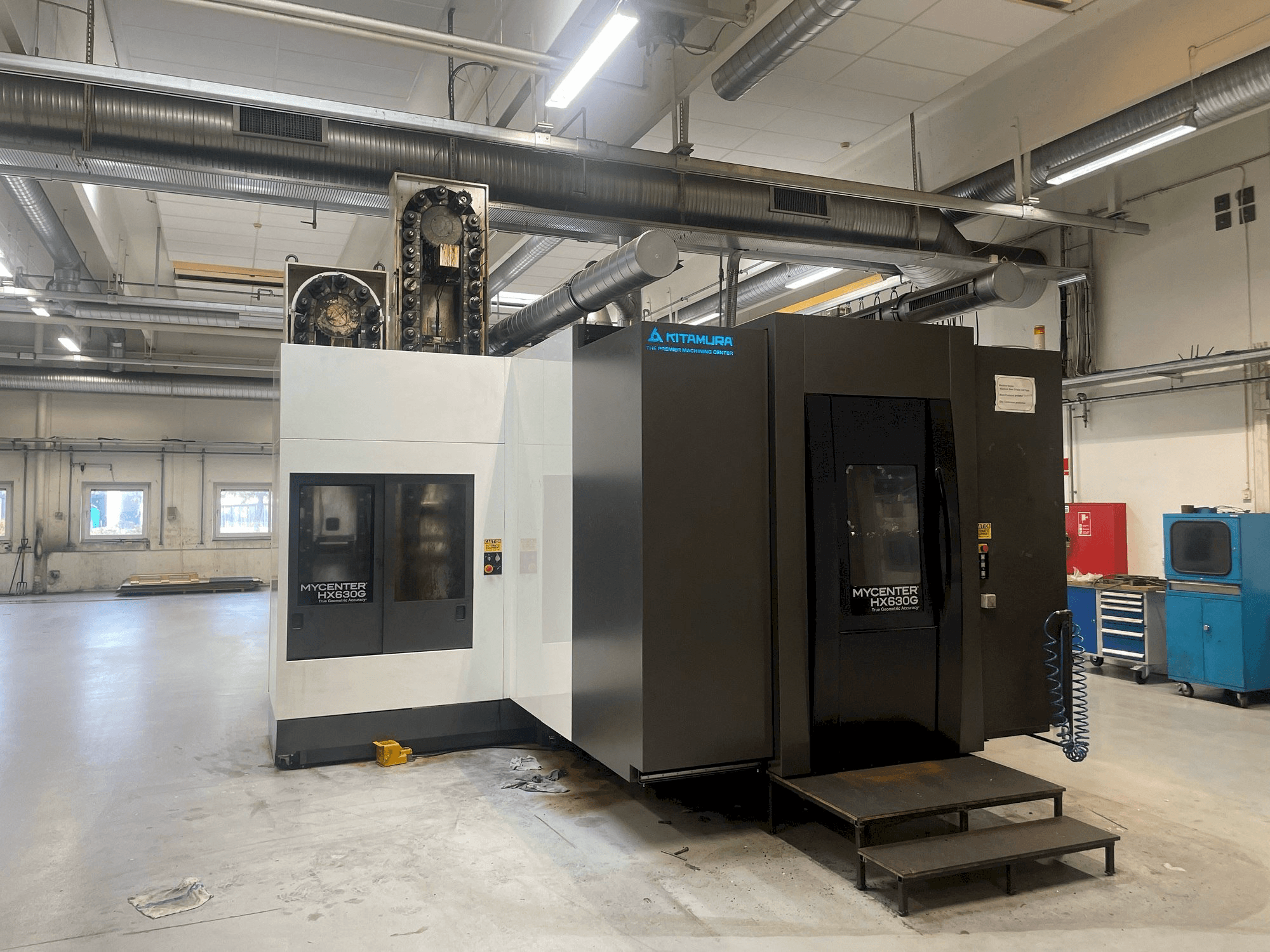 Vista Frontal da Kitamura HX630G máquina