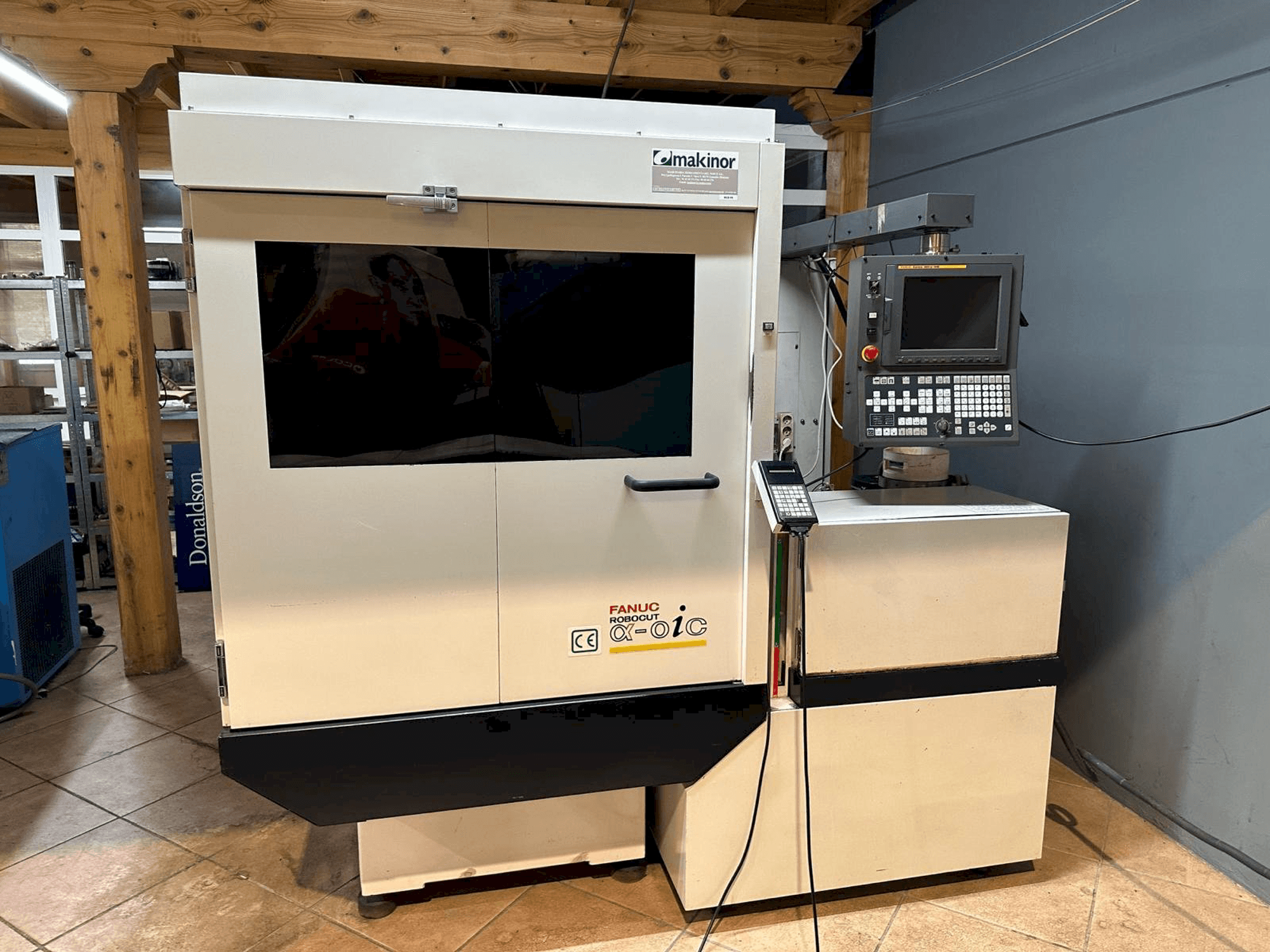Vista Frontal da FANUC Robocut Alpha-0iC máquina