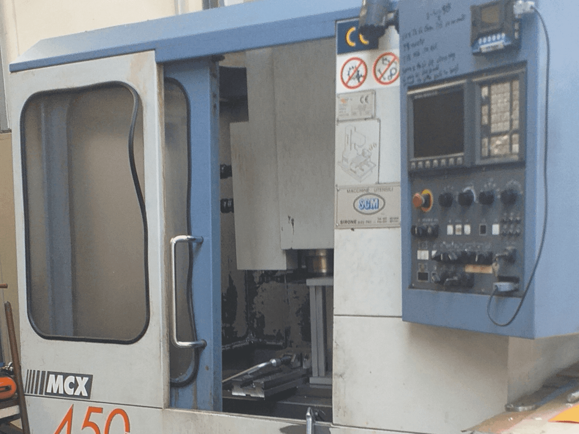 Vista Frontal da FAMUP MCX 450 máquina