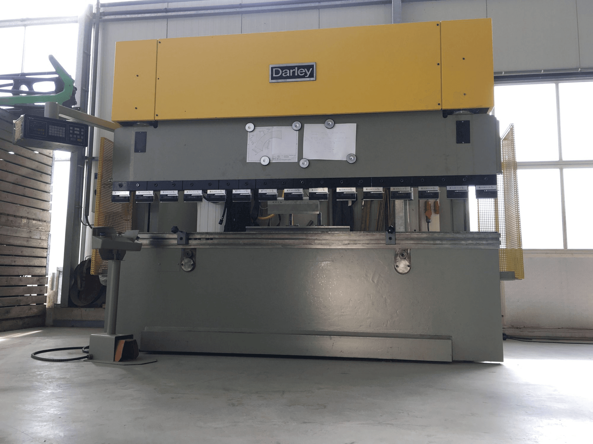 Vista Frontal da Darley EHP 150 31/25 máquina