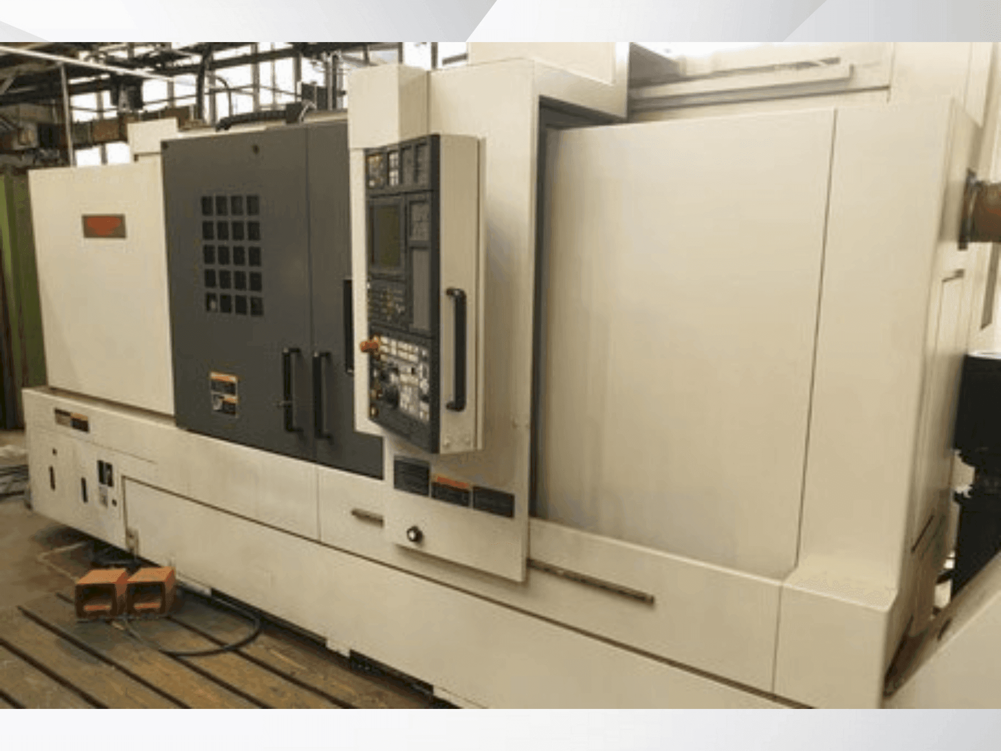 Vista Frontal da MORI SEIKI NL2500MC máquina