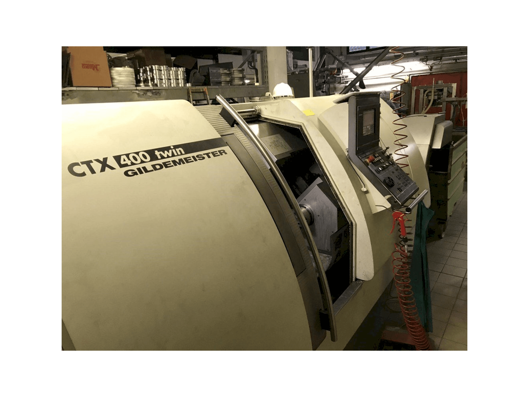 Vista Frontal da Gildemeister CTX 400 Twin máquina