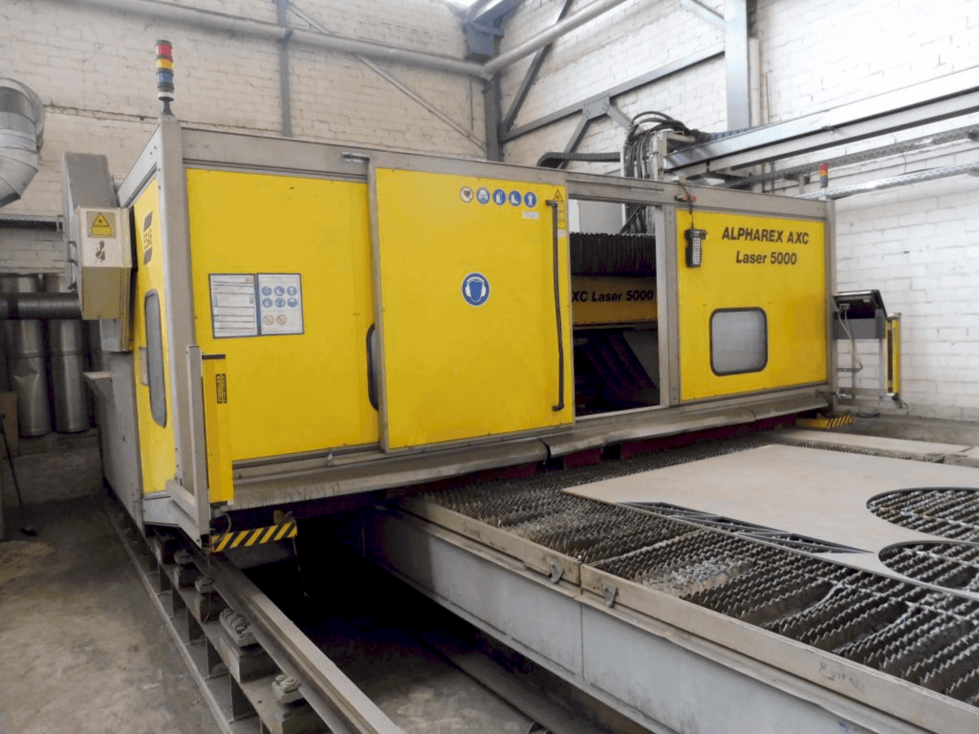 Vista Frontal da ALPHAREX AXC Laser 500 máquina