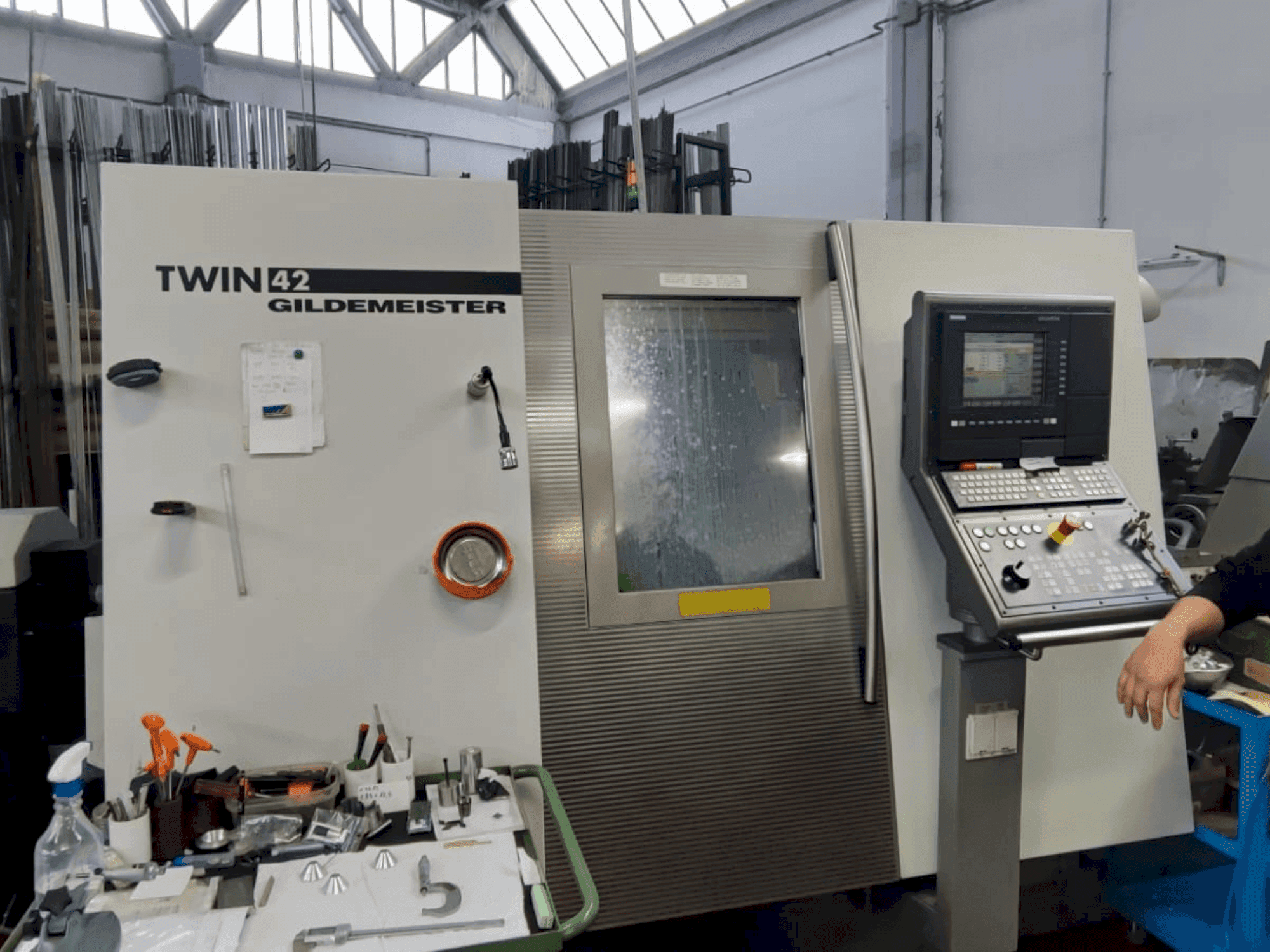 Vista Frontal da Gildemeister TWIN 42 máquina