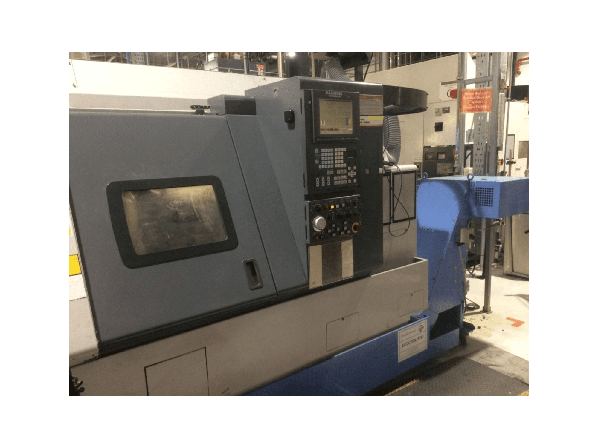 Vista Lateral Esquerda da Mazak Super Quick Turn 200M máquina
