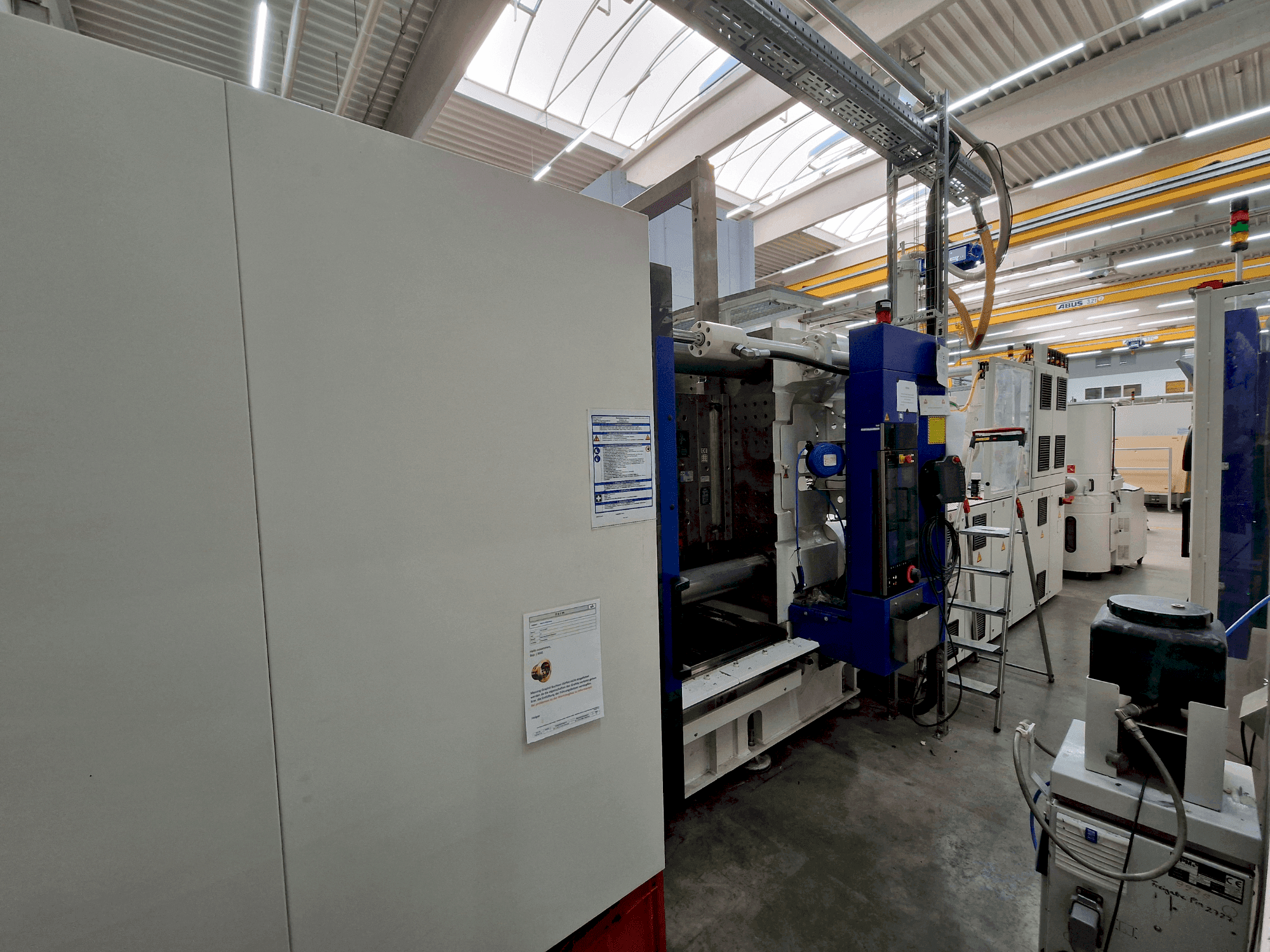 Vista Frontal da Engel duo 2400/650 máquina