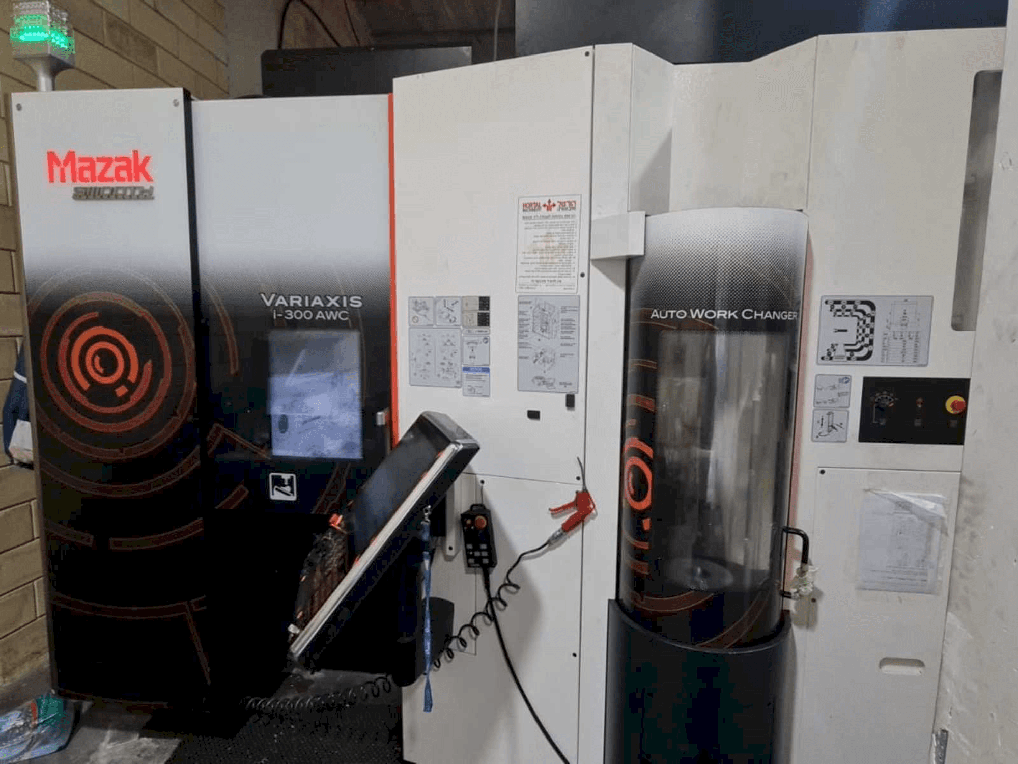 Vista Frontal da Mazak VARIAXIS I-300 AWC máquina
