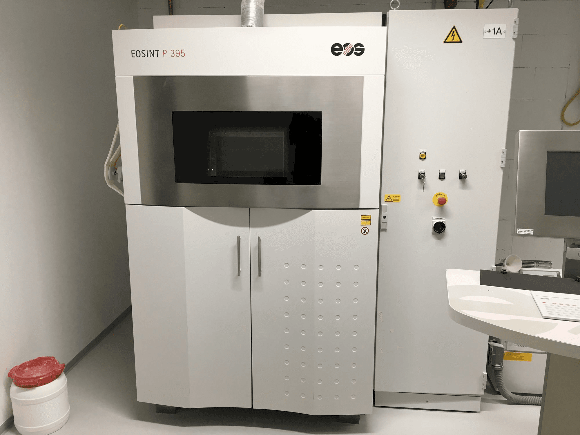 Vista Frontal da EOS EOSINT P 395 máquina