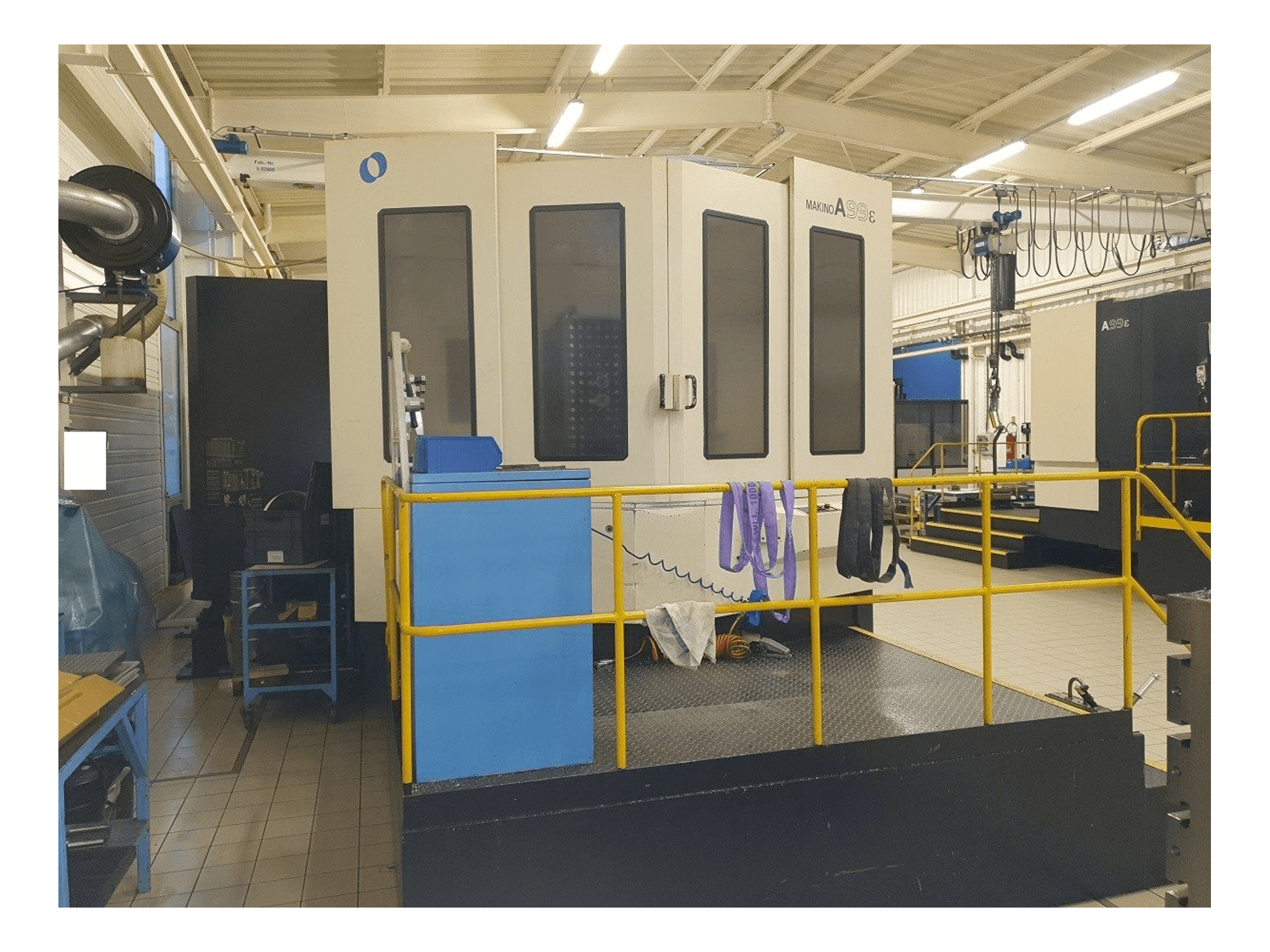 Vista Frontal da Makino A99 máquina