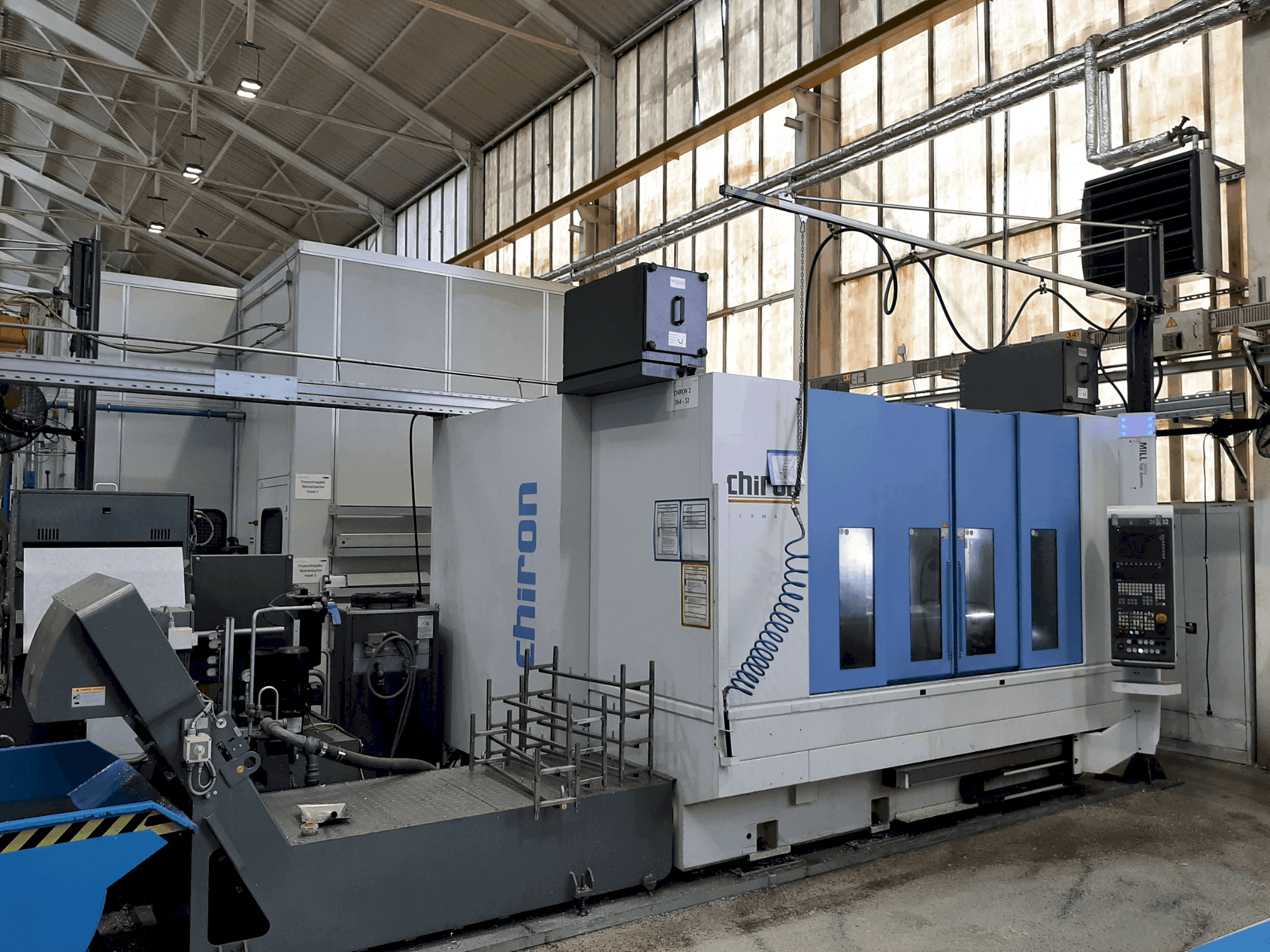 Vista Frontal da CHIRON Mill 2000 High Dynamics (2018) máquina