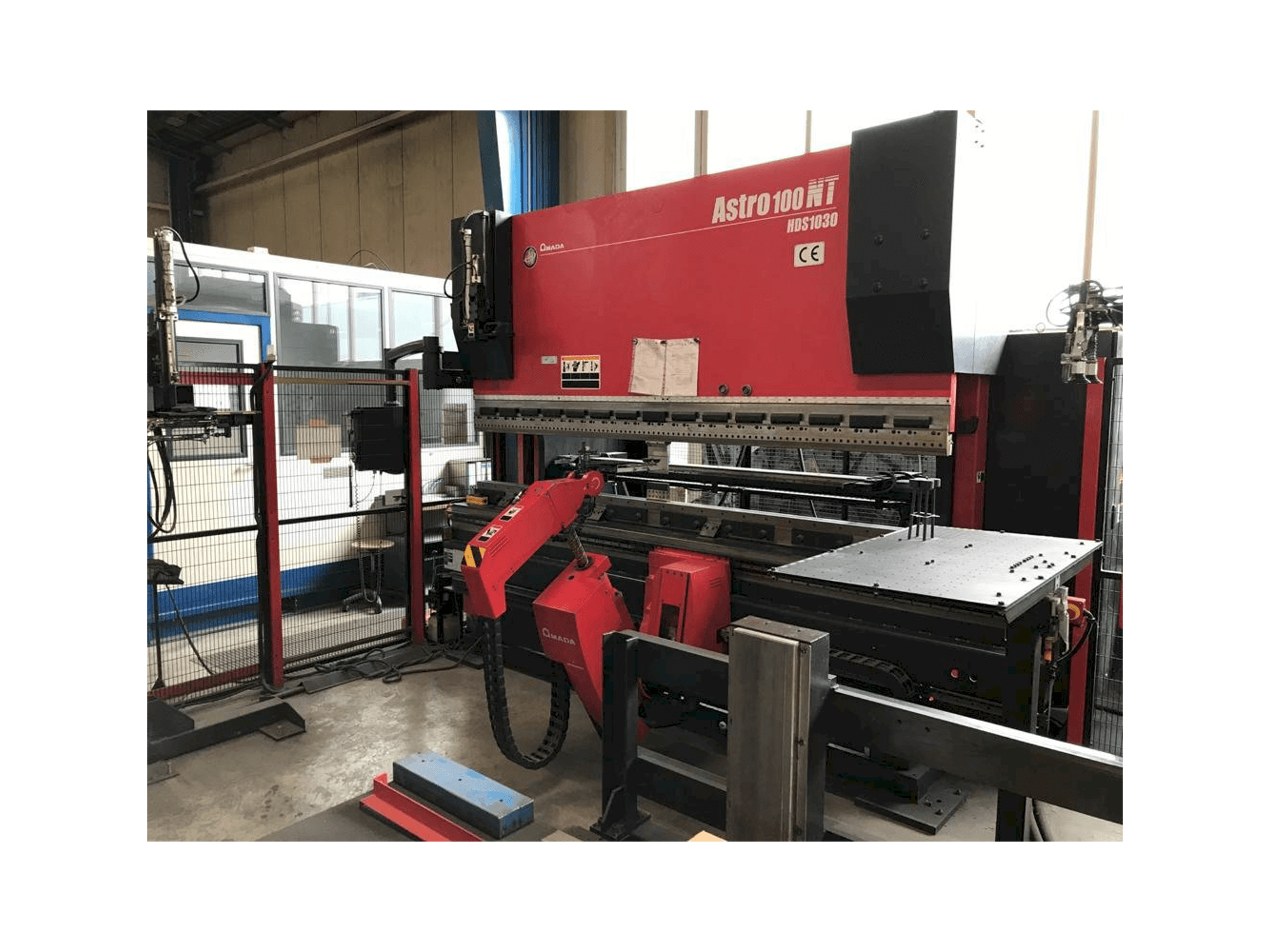 Vista Frontal da AMADA Astra 100-NT HDS-1030NTR máquina