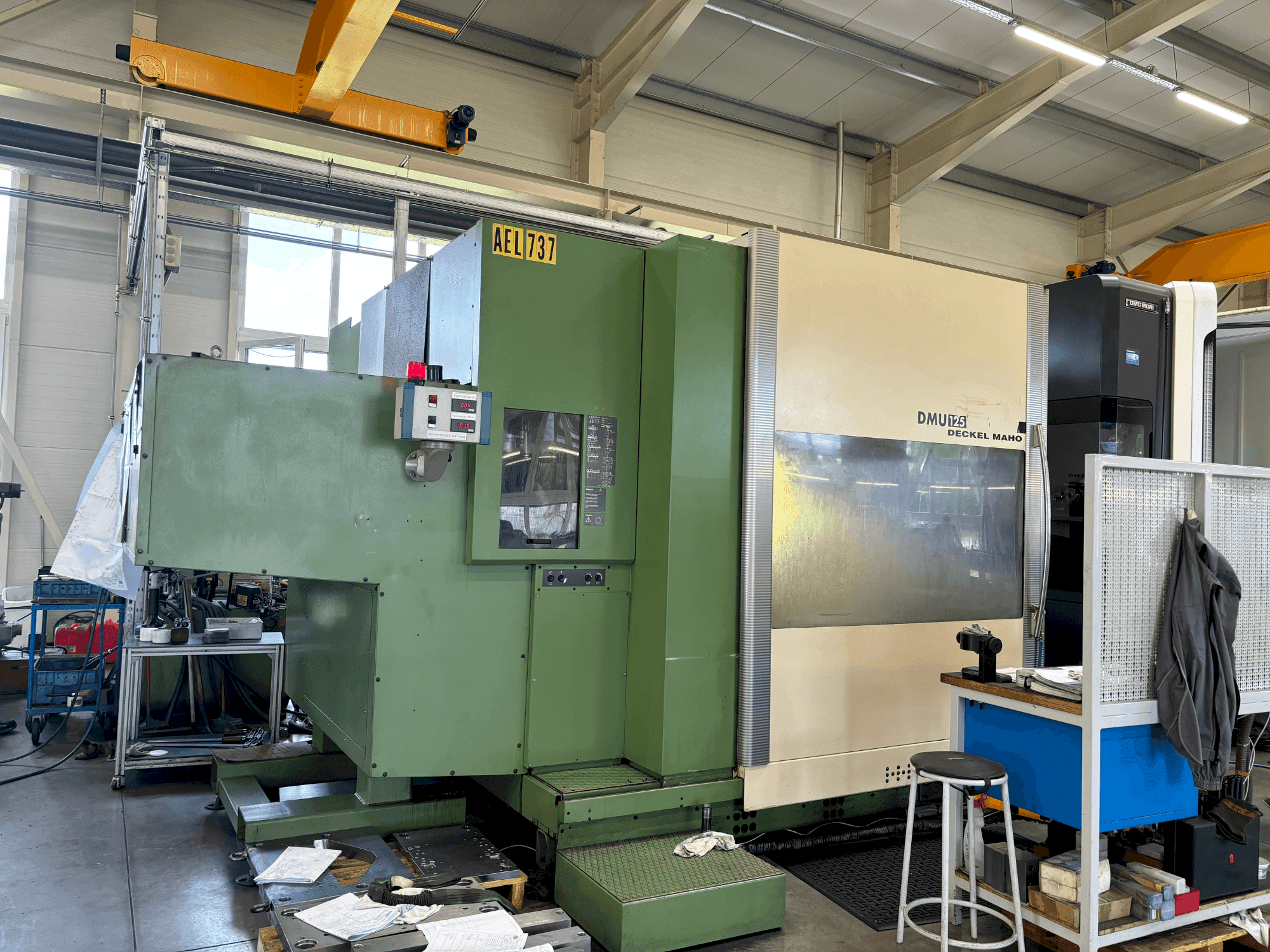 Vista Frontal da DMG MORI DMU 125 máquina