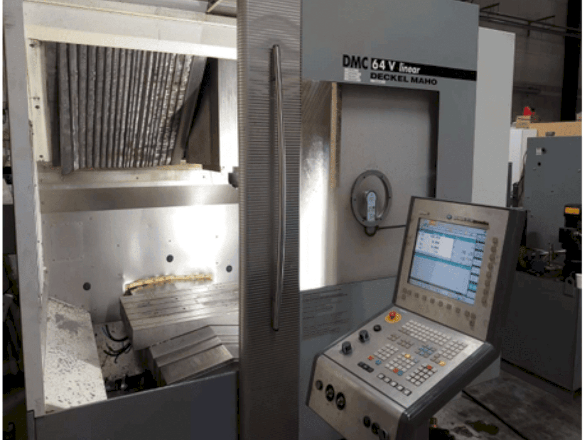 Vista Frontal da DMG DECKEL MAHO DMC 64V linear máquina