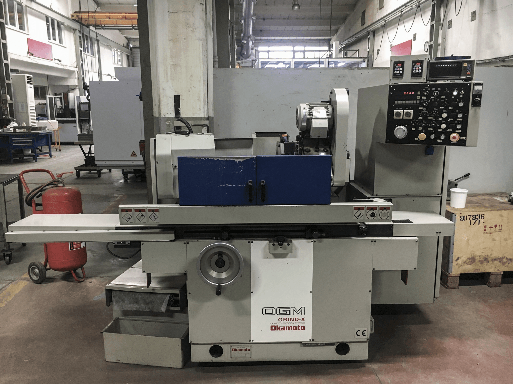 Vista Frontal da OKAMOTO OGM-250UDX máquina