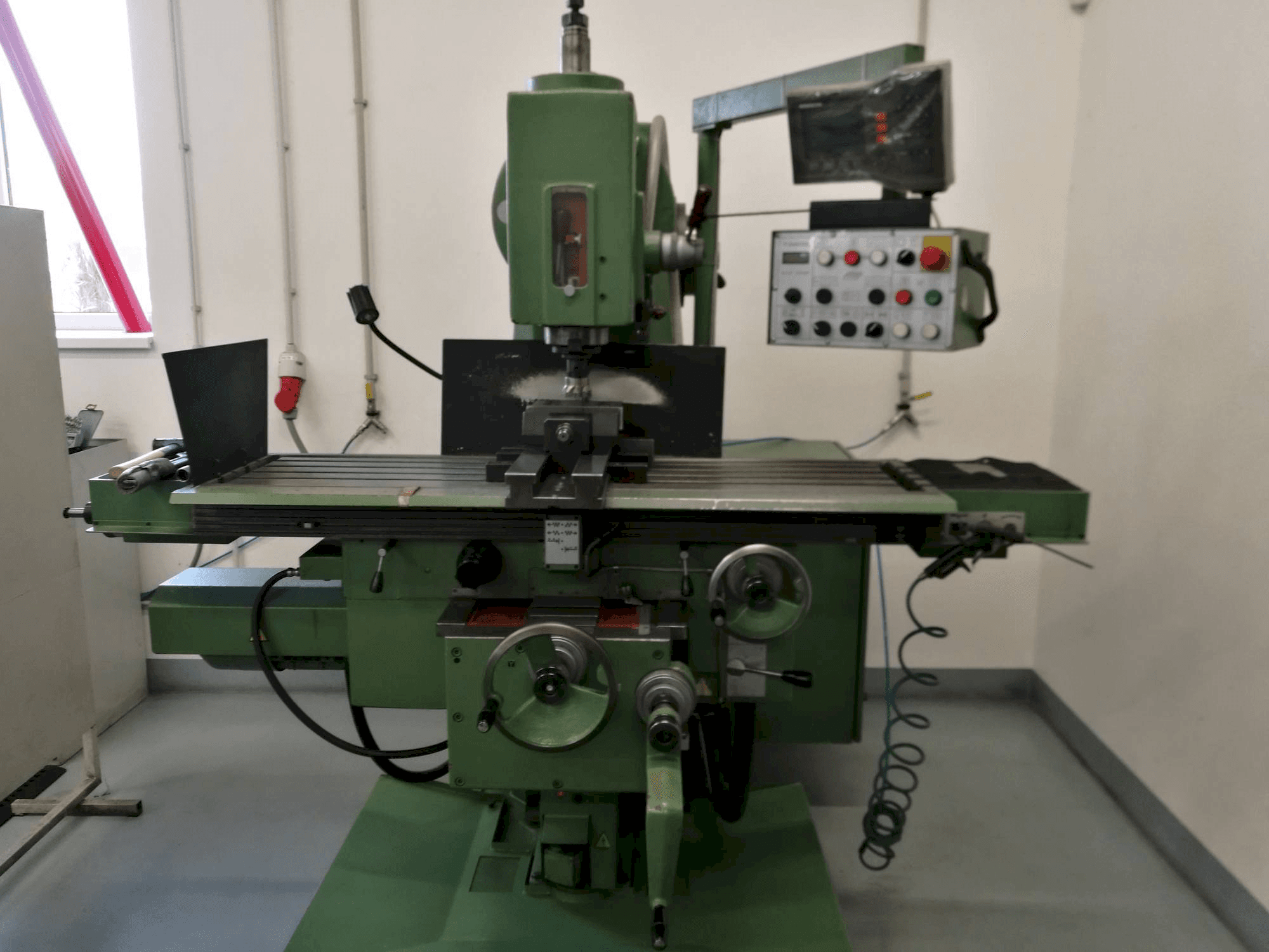 Vista Frontal da TOS FGV 32 máquina