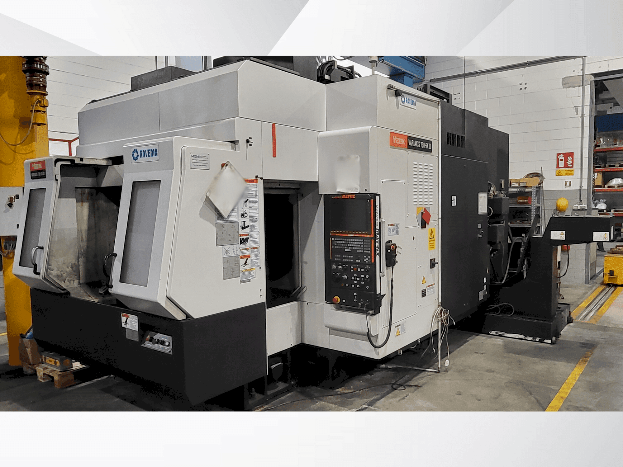 Vista Frontal da Mazak VARIAXIS 730 II 5X máquina