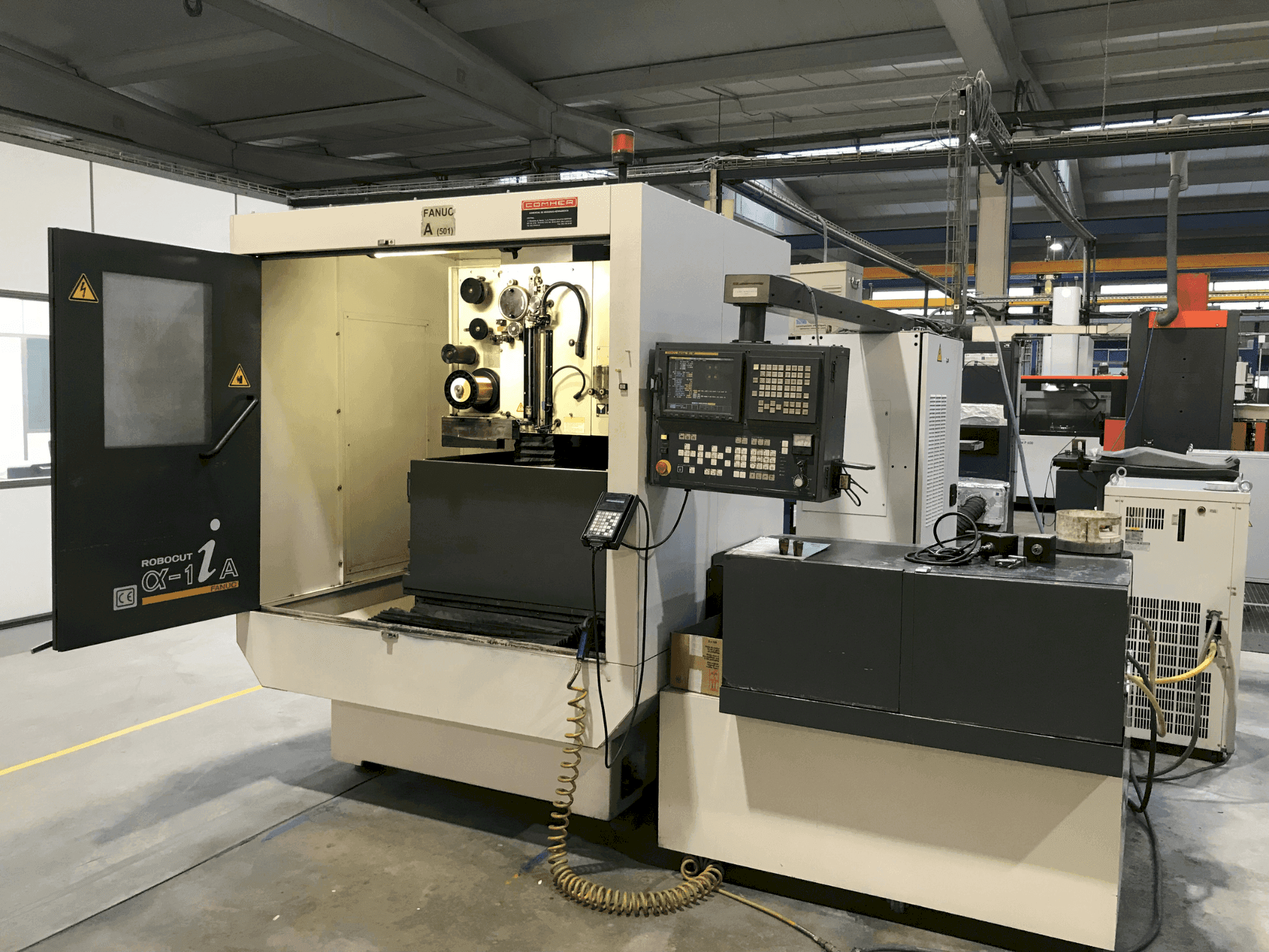 Vista Frontal da FANUC ROBOCUT α-1iA máquina