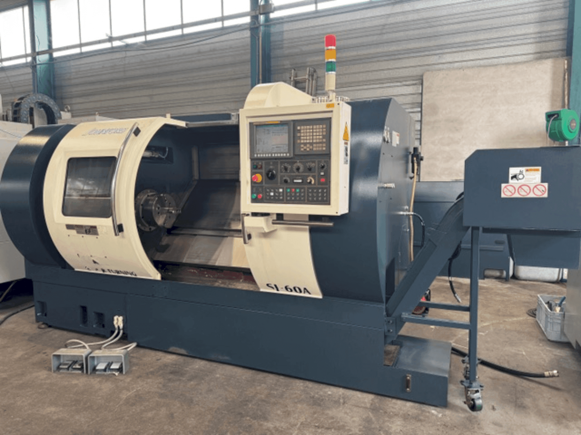 Vista Frontal da Johnford SL 60A CS máquina