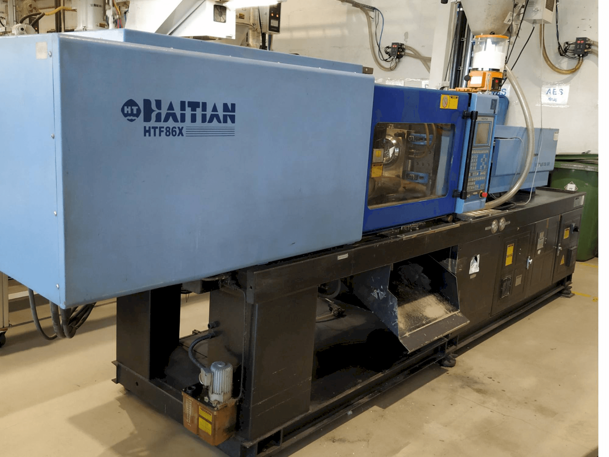 Vista Lateral Esquerda da HAITIAN HTF86X máquina