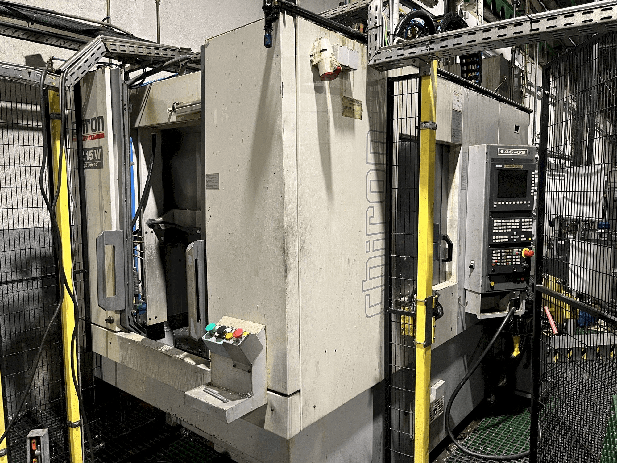 Vista Frontal da CHIRON FZ15W máquina