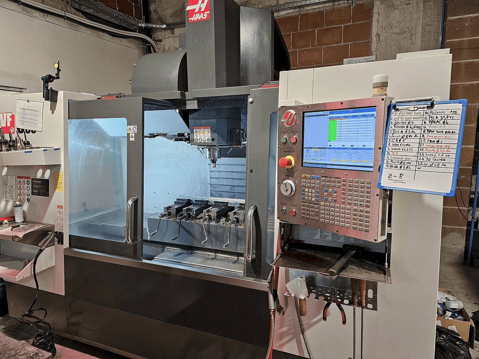 Vista Frontal da HAAS VS3SS máquina