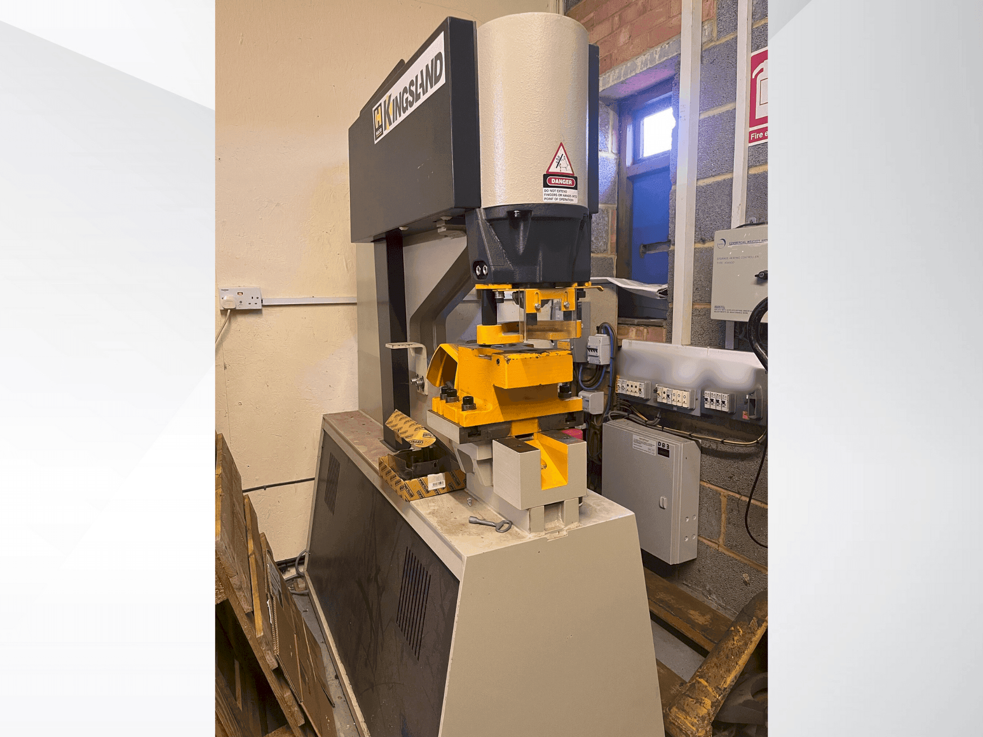 Vista Frontal da HACO Kingsland 60p máquina