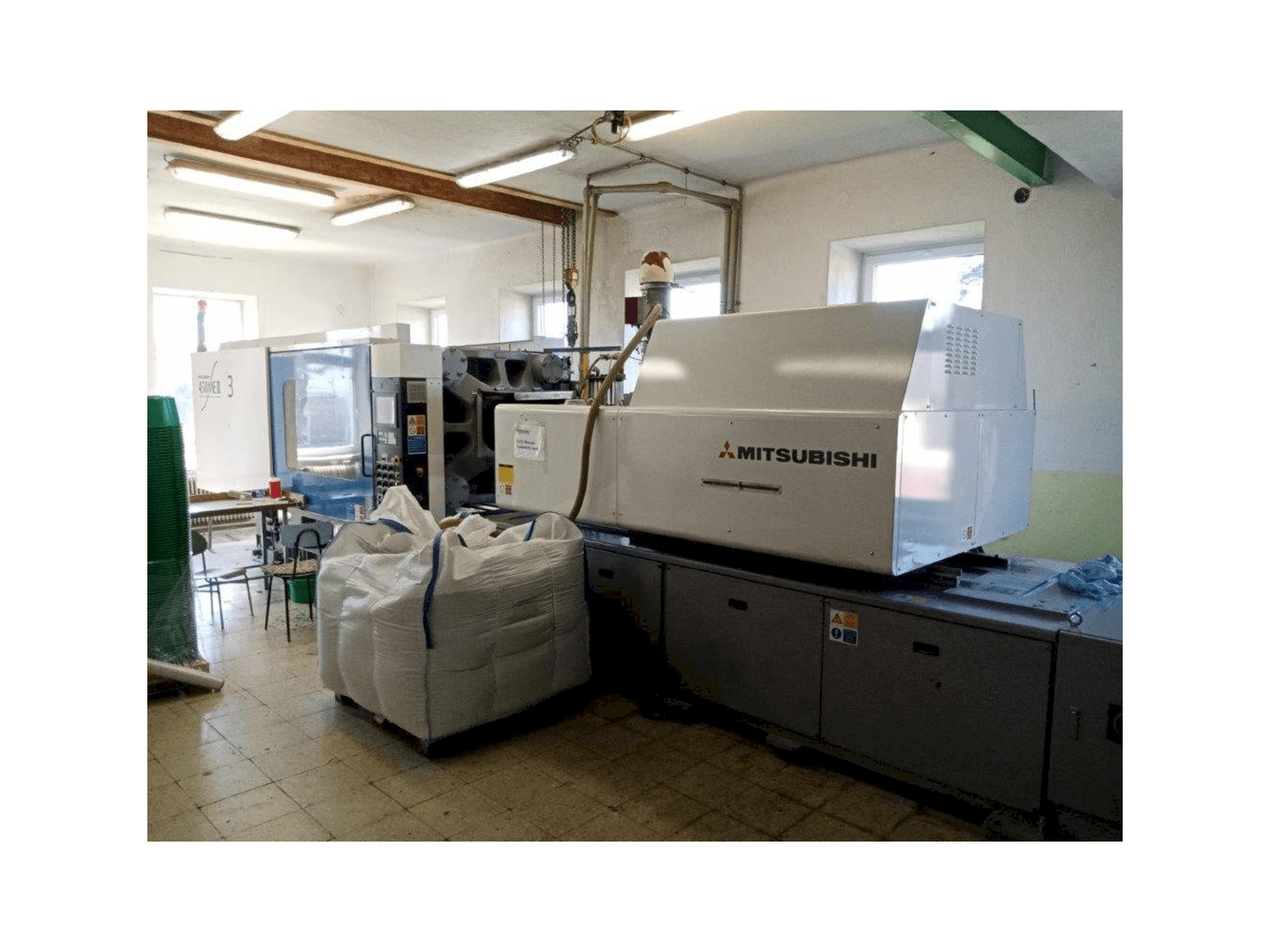 Vista Frontal da Mitsubishi 450 ME II-70 máquina