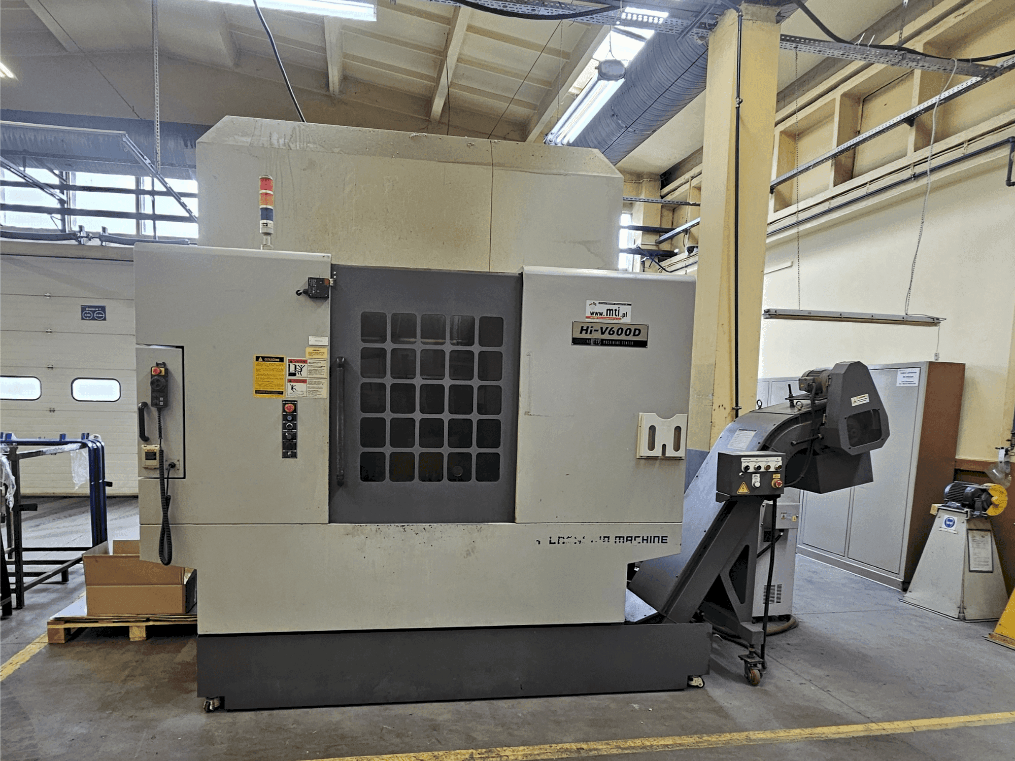 Vista Frontal da HYUNDAI KIA Hi-V600D máquina