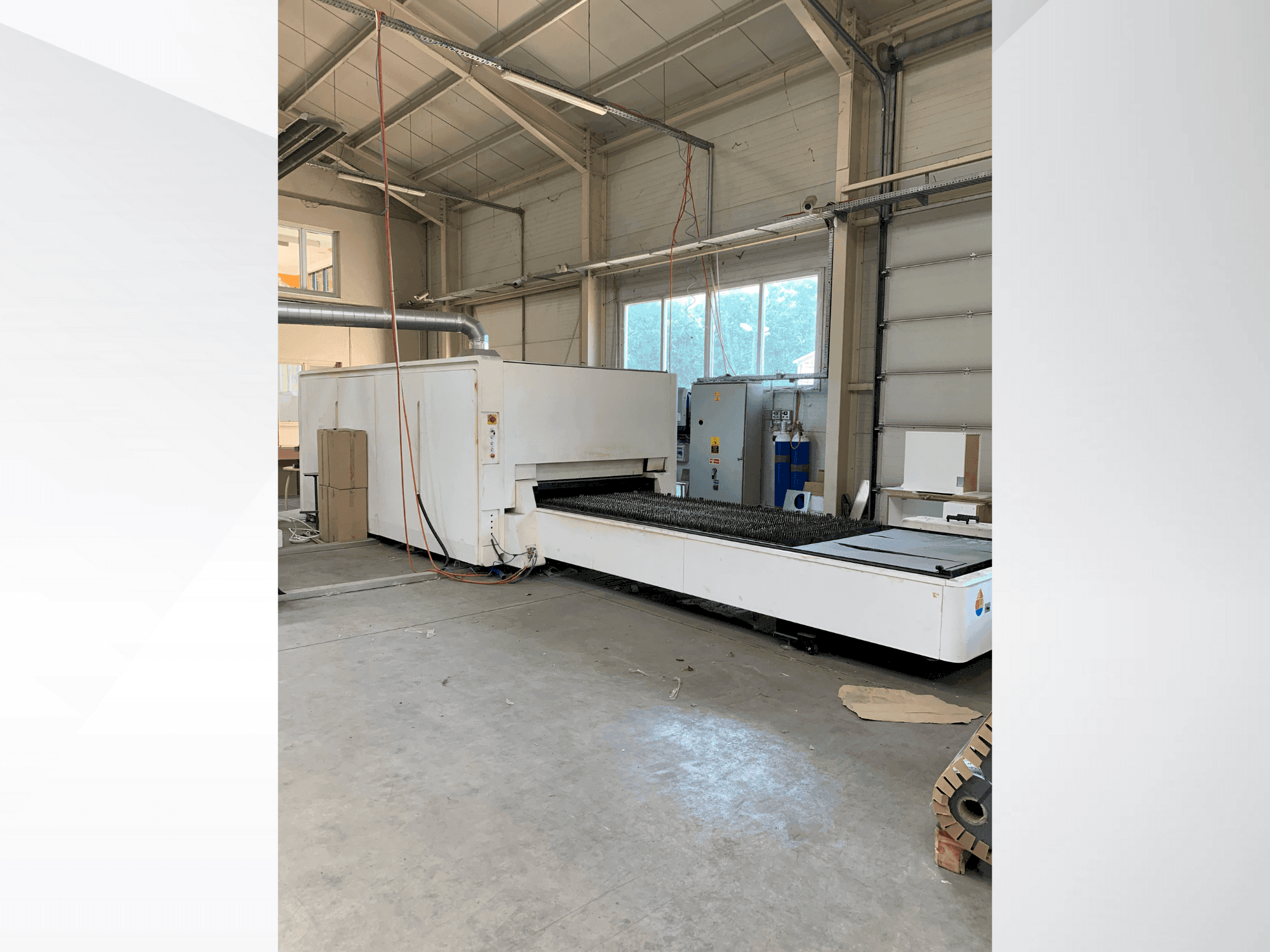 Vista Frontal da Bodor P3015 máquina