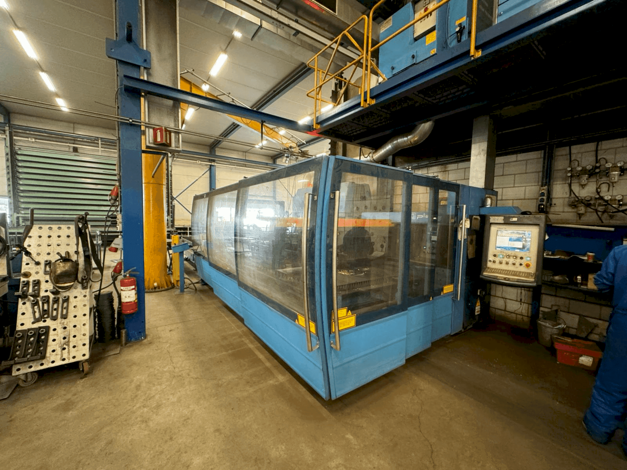 Vista Frontal da Prima Power Platino 1530HS 3kW CO2 máquina