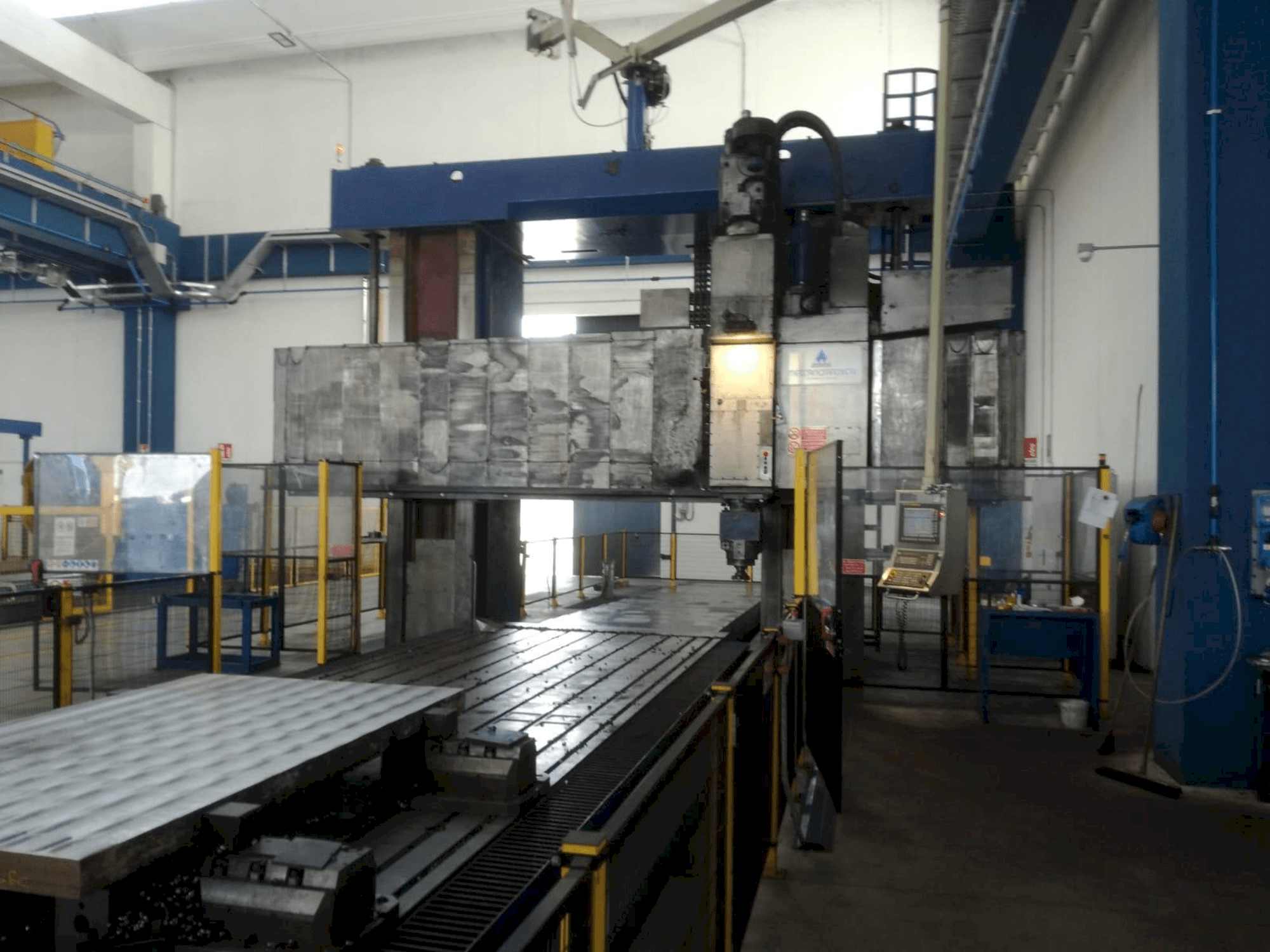 Vista Frontal da STANKO Fresa a Portale máquina