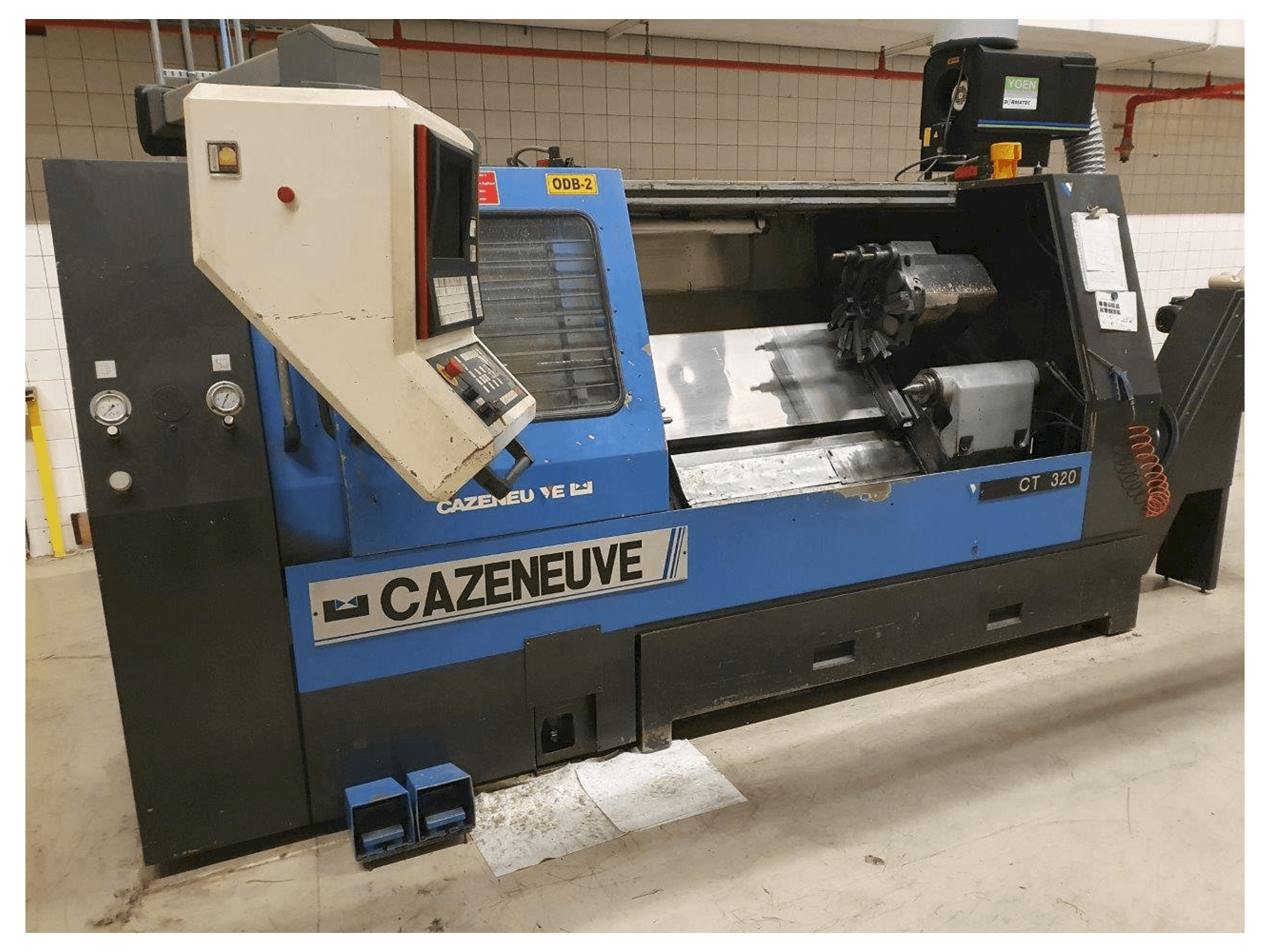 Vista Frontal da CAZENEUVE CT320 máquina
