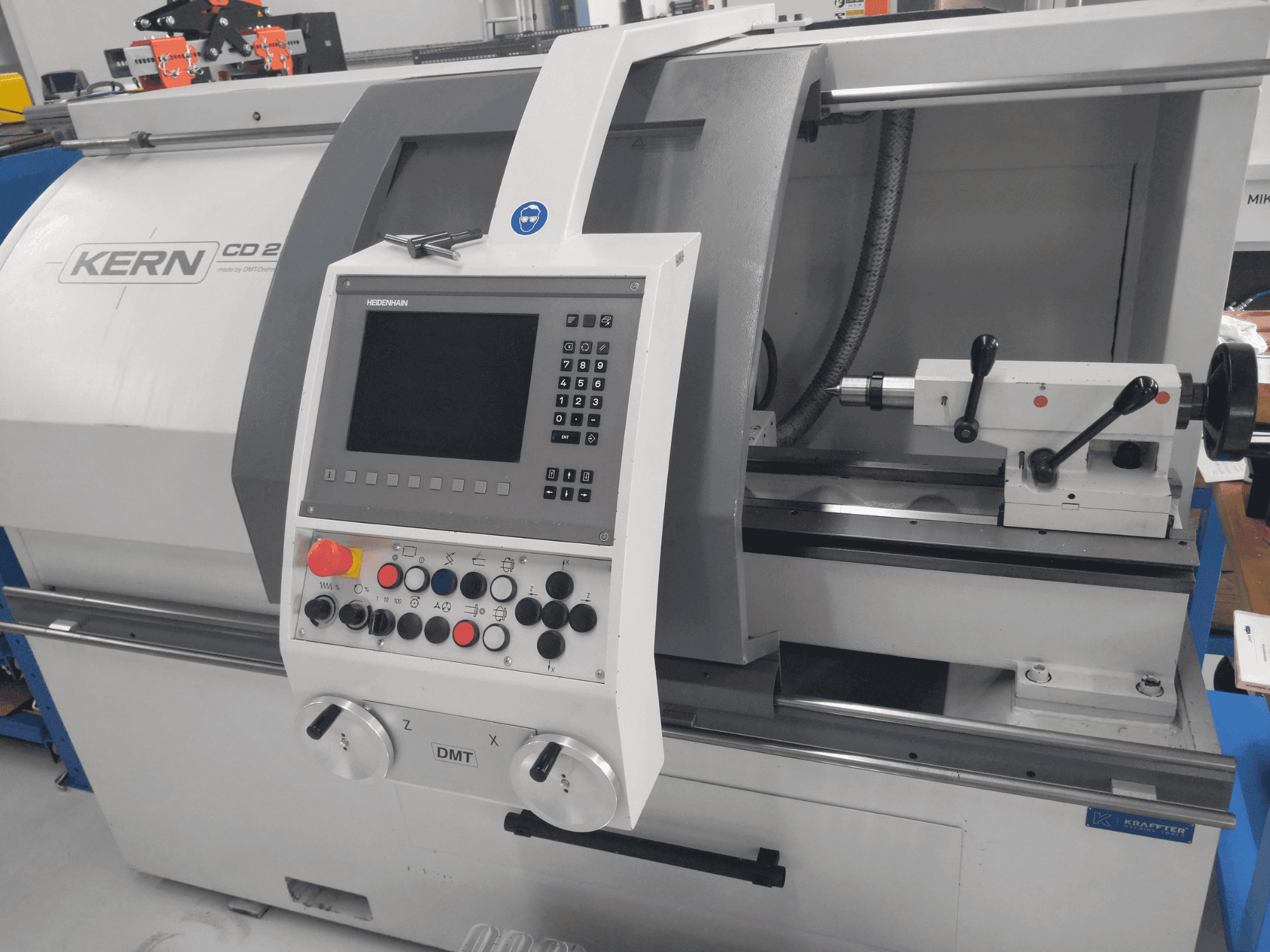 Vista Frontal da DMT KERN CD 282 máquina