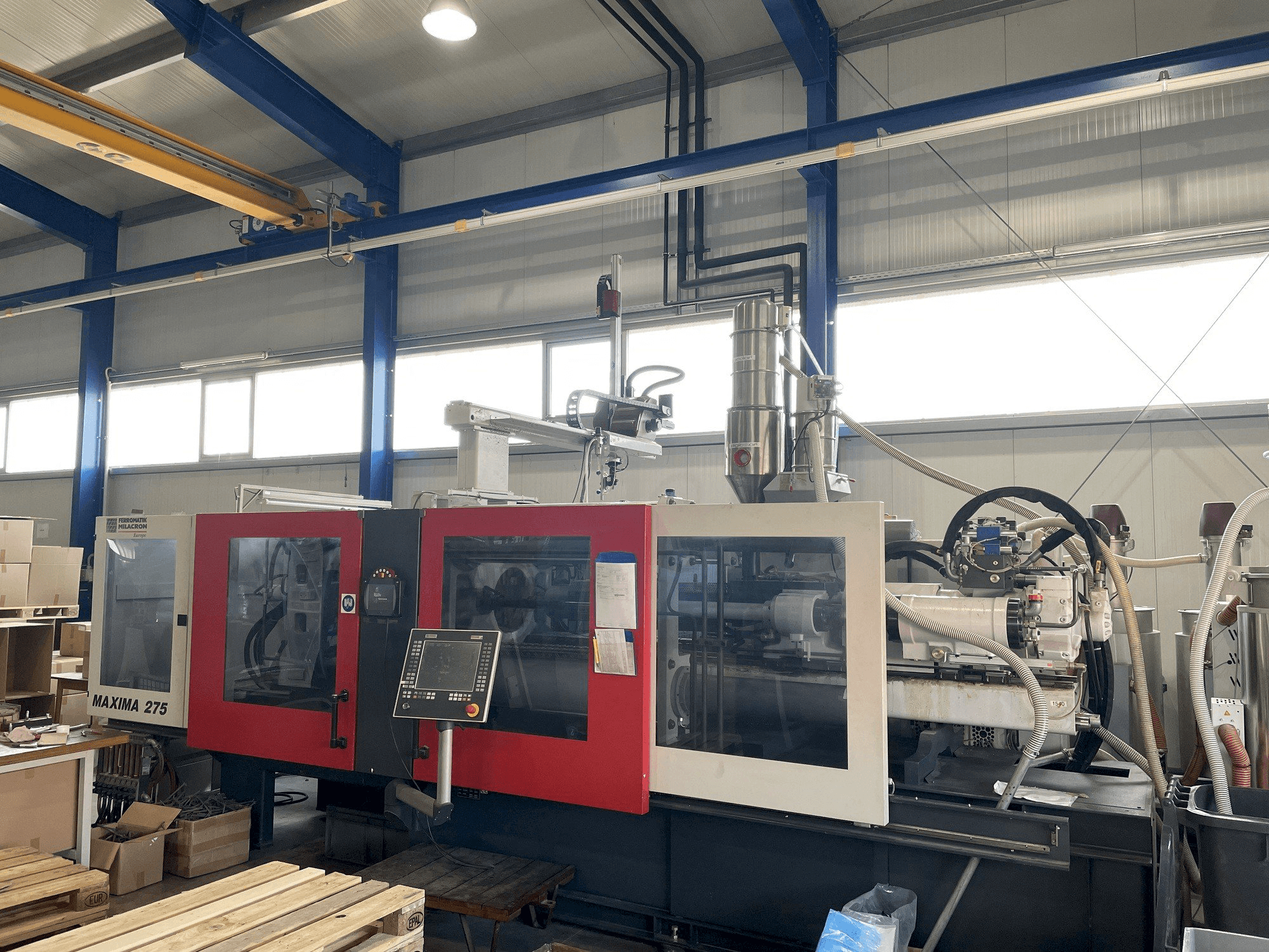 Vista Frontal da FERROMATIK MILACRON Maxima 275 máquina