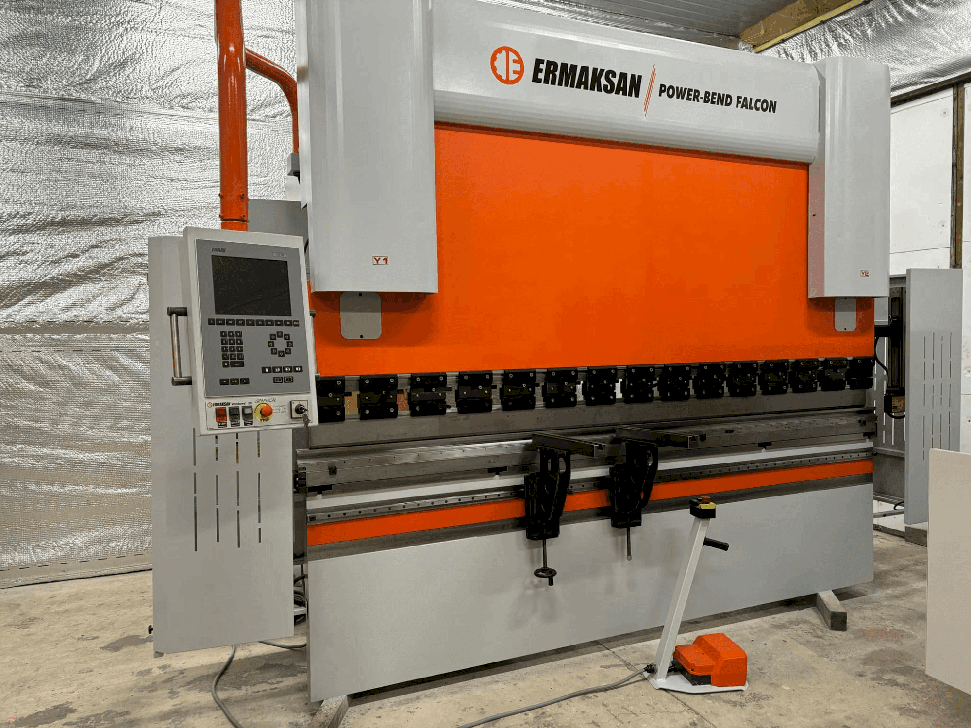 Vista Frontal da ERMAKSAN POWER-BEND FALCON 3100X175 máquina