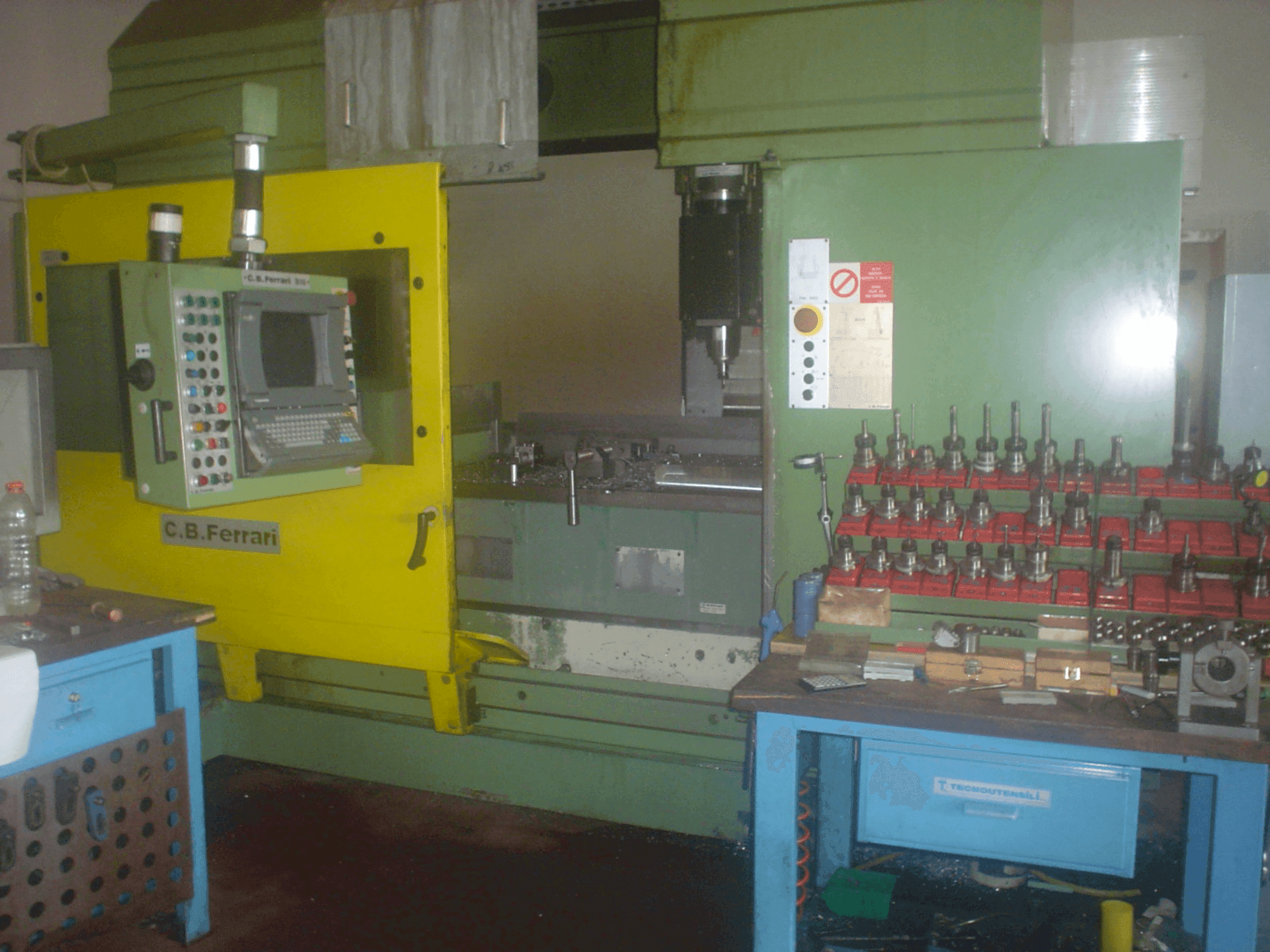 Vista Frontal da C.B. Ferrari B18 máquina