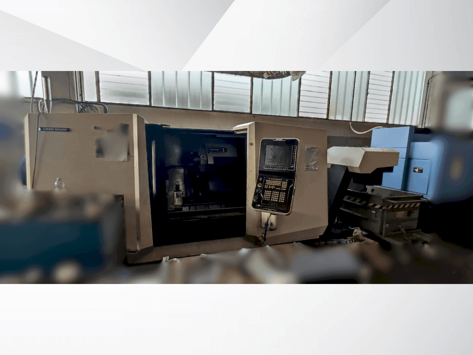 Vista Frontal da DMG MORI CLX 550 máquina