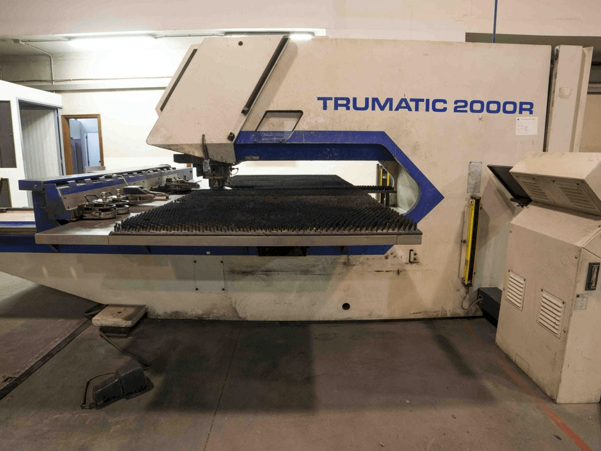 Vista Frontal da Trumpf Trumatic 2000R máquina