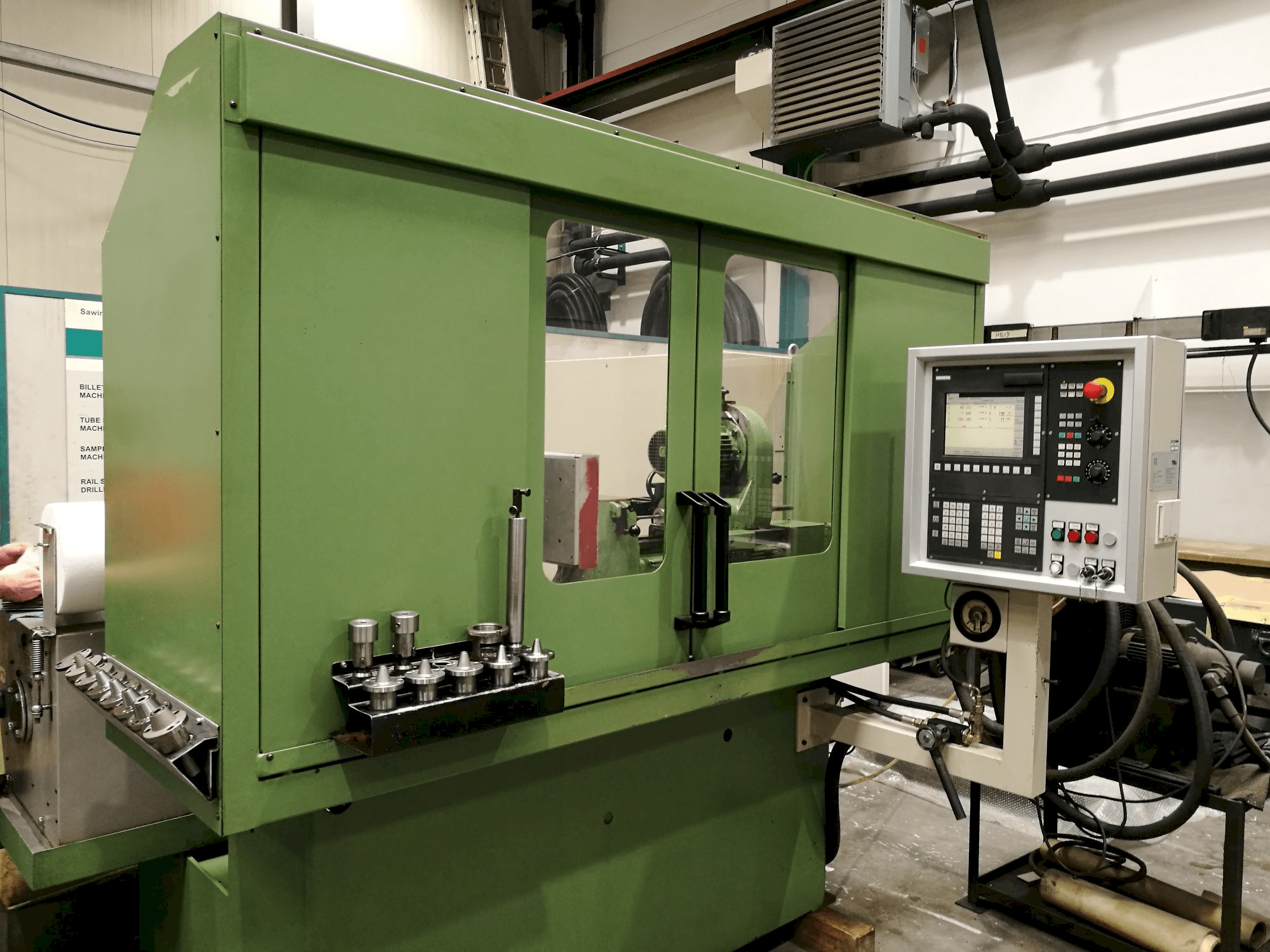 Vista Frontal da TTB M10 400 NC máquina