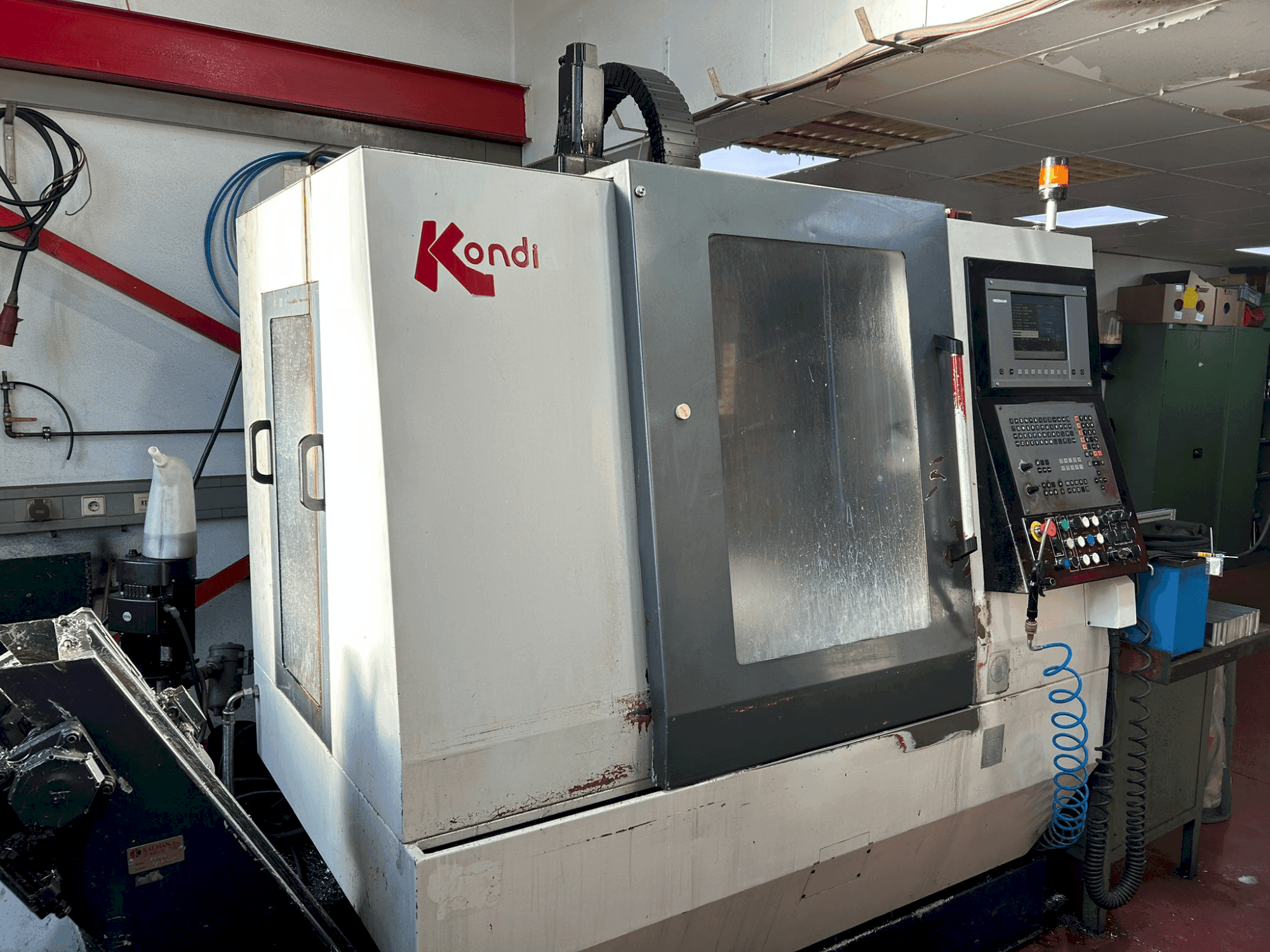 Vista Frontal da KONDIA B-640 máquina