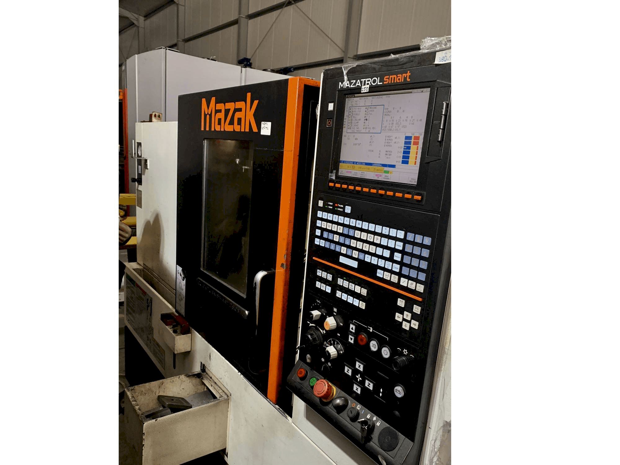 Vista Frontal da Mazak QUICK TURN SMART 250 M L máquina