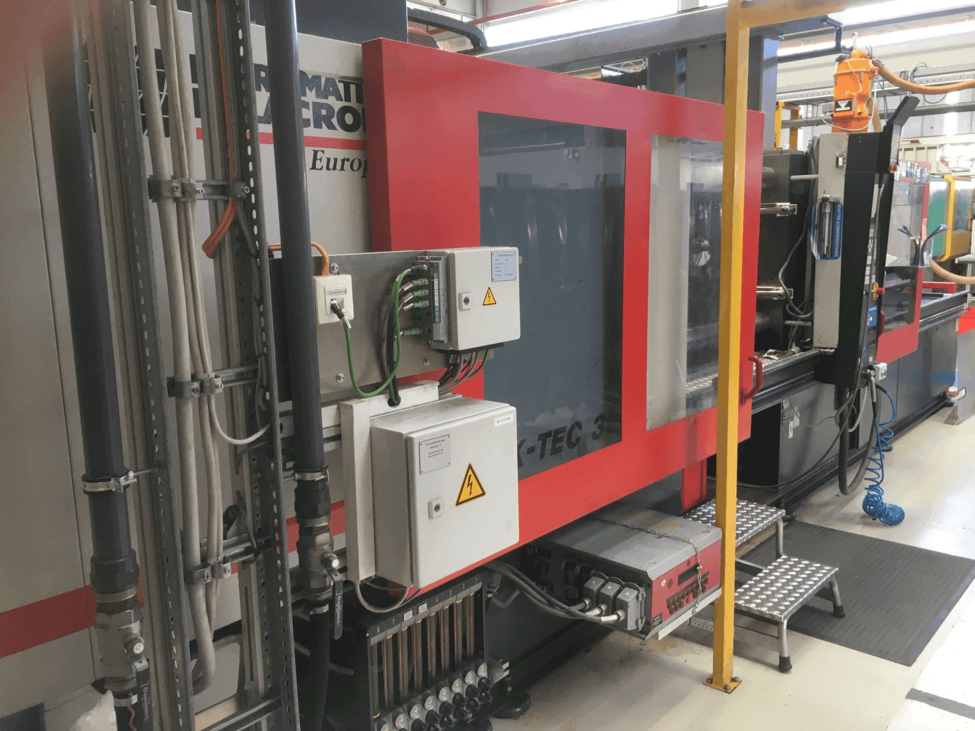 Vista Frontal da FERROMATIK K-TEC 320 S máquina