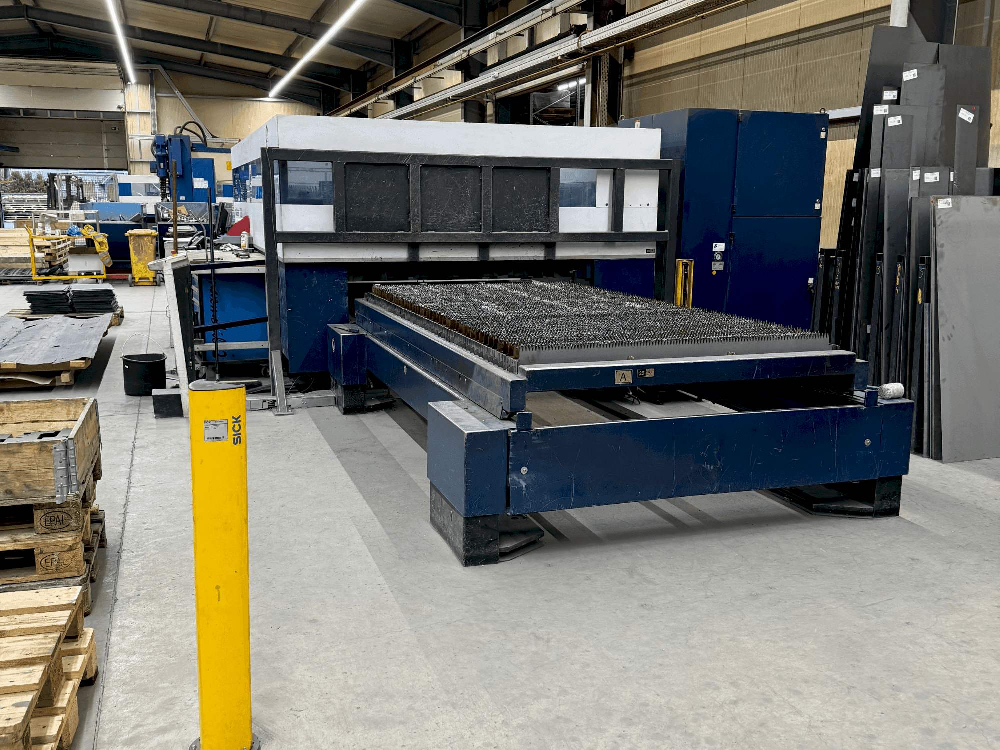 Vista Frontal da TRUMPF TruLaser 3030 4kW (L20) máquina